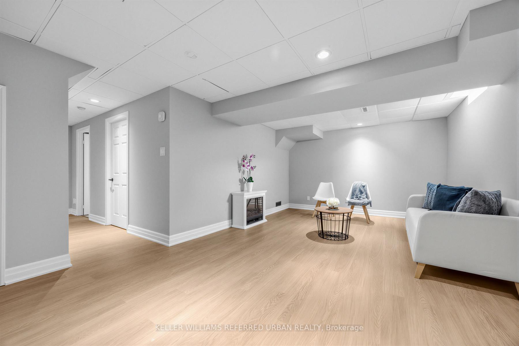 Photo 30 of 350 Pickering Crescent, Newmarket, Gorham-College Manor — HOMEH