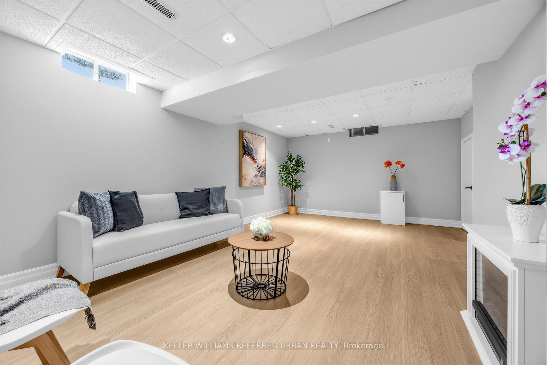 Photo 31 of 350 Pickering Crescent, Newmarket, Gorham-College Manor — HOMEH