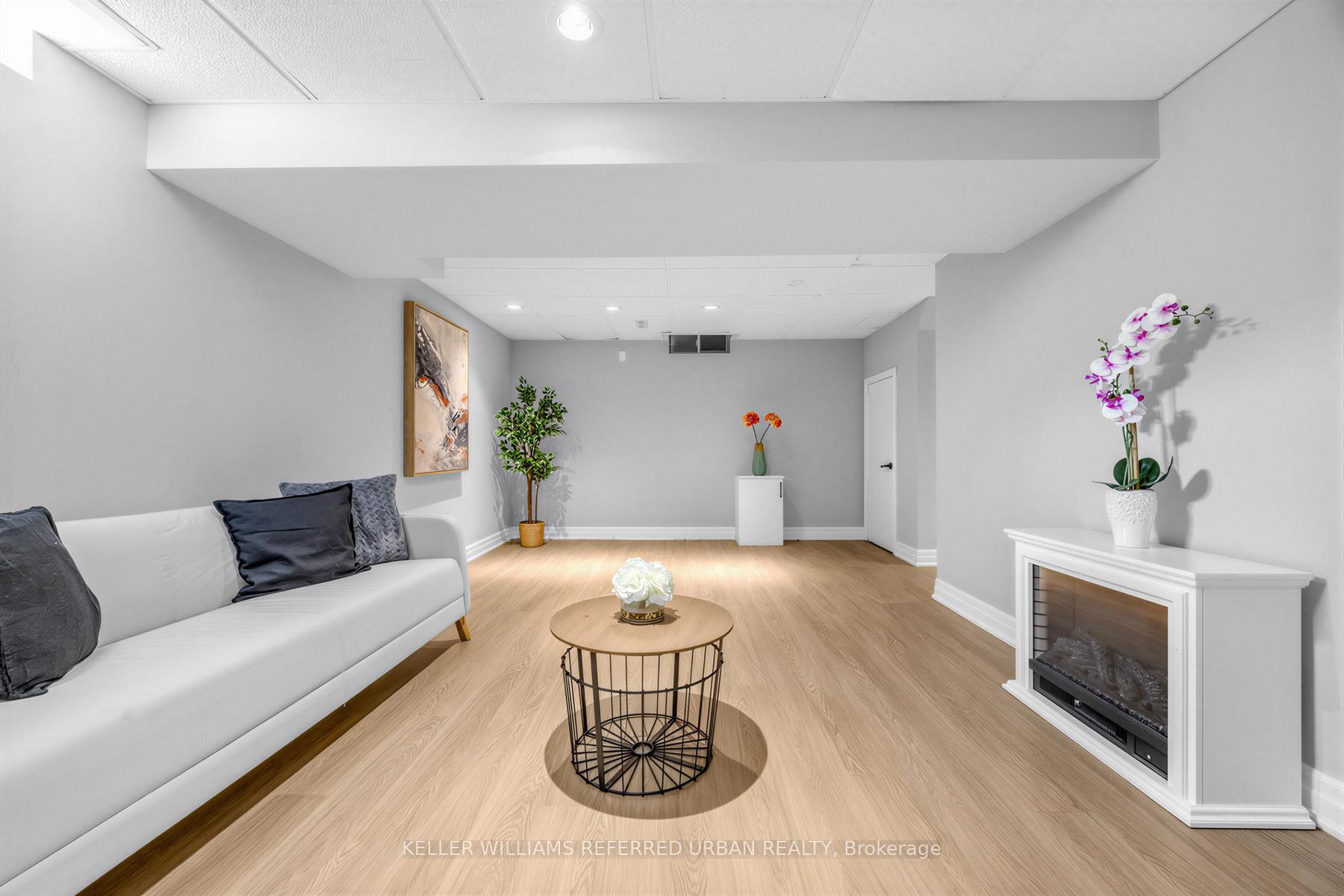 Photo 32 of 350 Pickering Crescent, Newmarket, Gorham-College Manor — HOMEH
