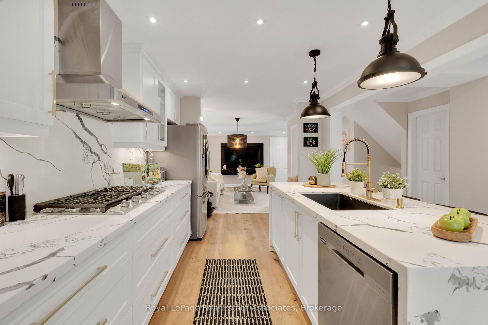 Photo 3 of 3840 Althorpe Circle, Mississauga, Lisgar — HOMEH