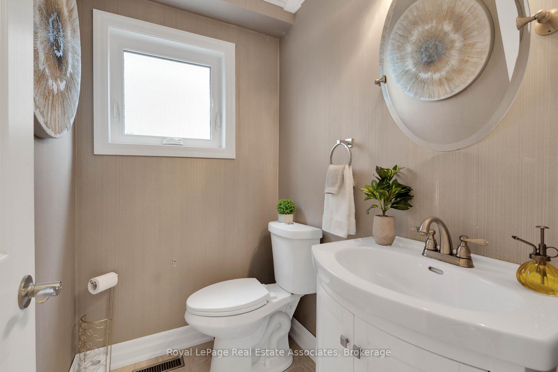 Photo 8 of 3840 Althorpe Circle, Mississauga, Lisgar — HOMEH
