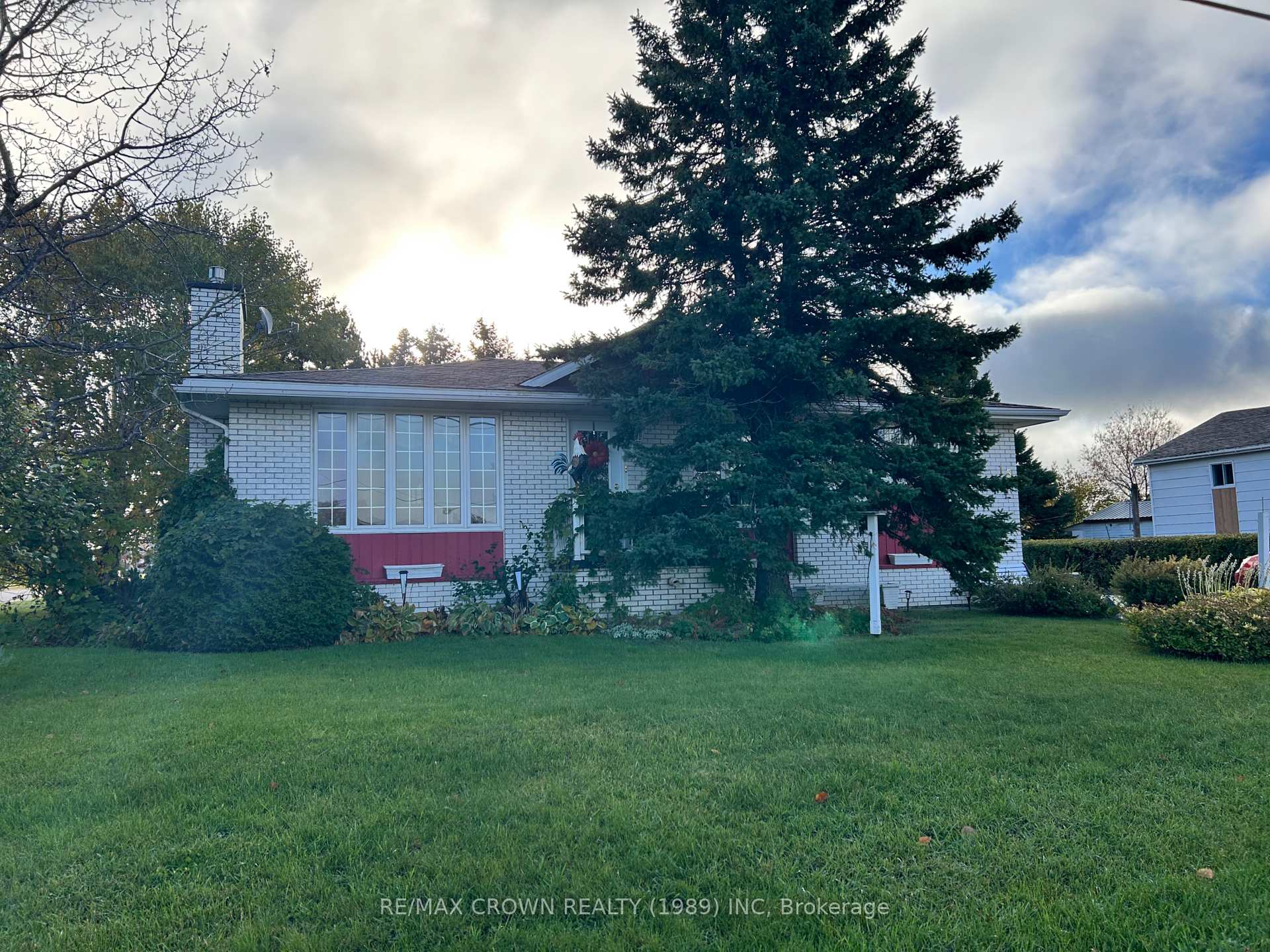 Photo 2 of 15 Lasalle Avenue, Kapuskasing — HOMEH