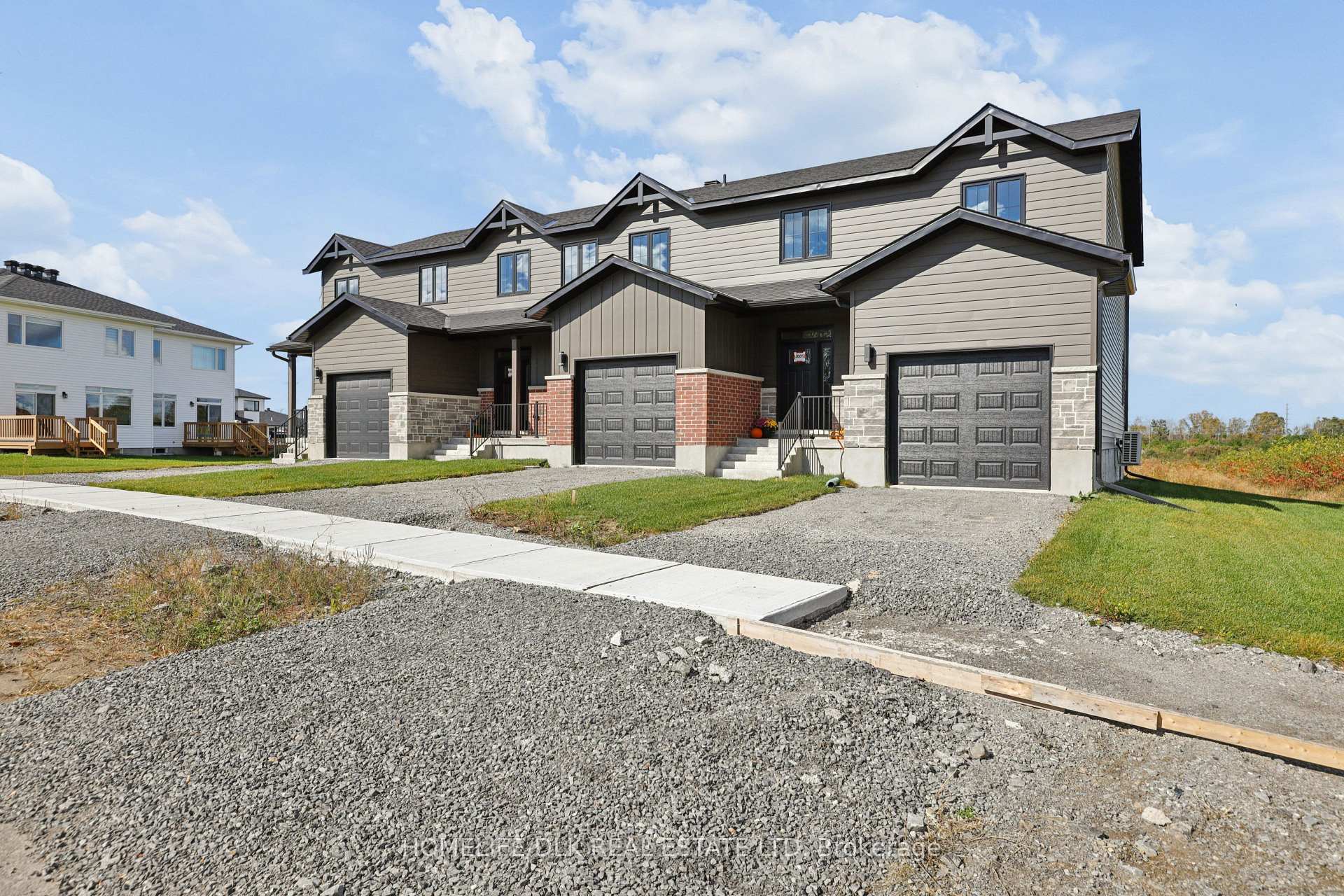 Photo 3 of 1005 Dobbie Street, Brockville, Brockville — HOMEH