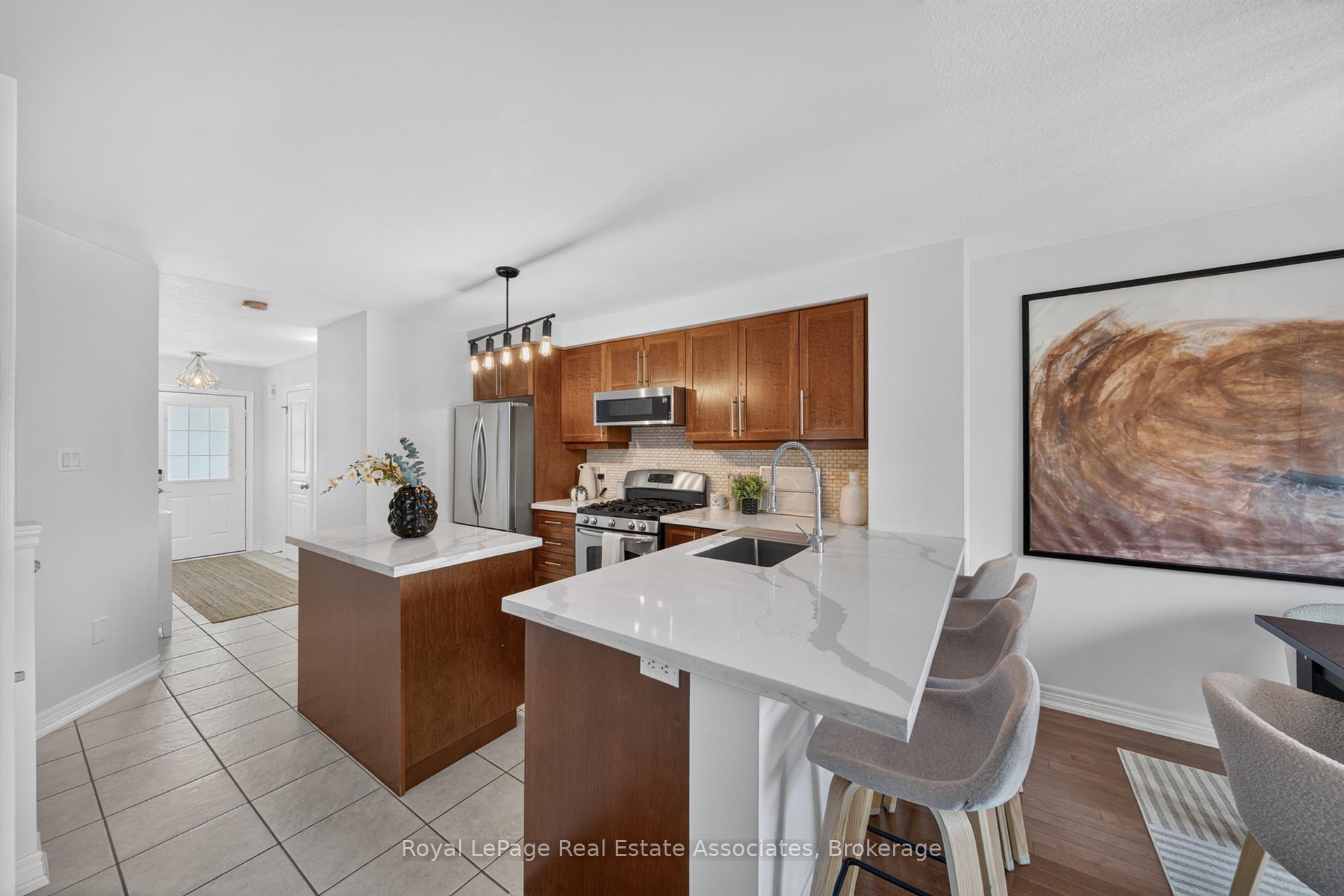 Photo 3 of Unit 22, 10 Pumpkin Pass, Hamilton, Binbrook — HOMEH