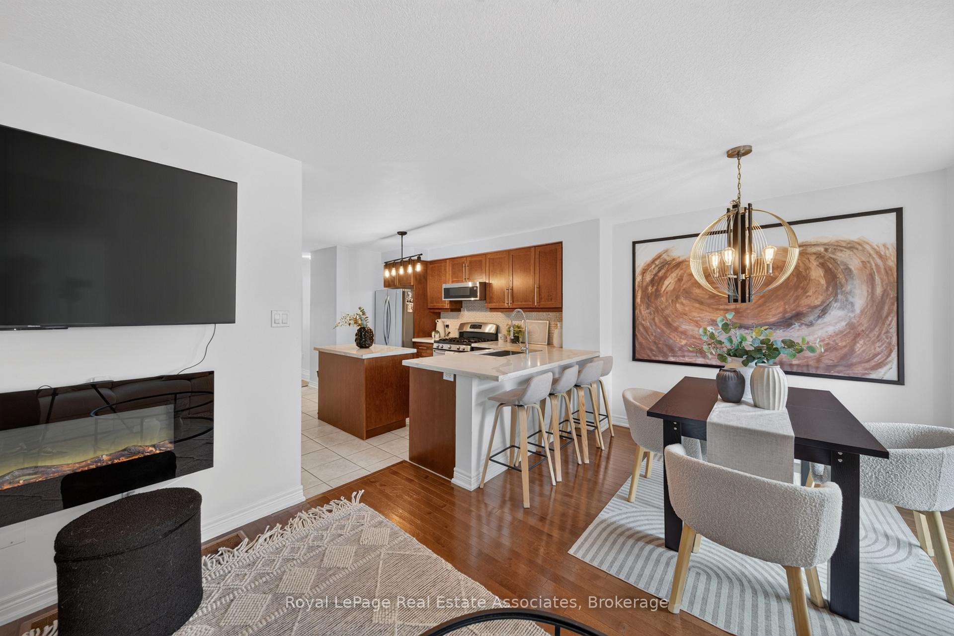 Photo 4 of Unit 22, 10 Pumpkin Pass, Hamilton, Binbrook — HOMEH