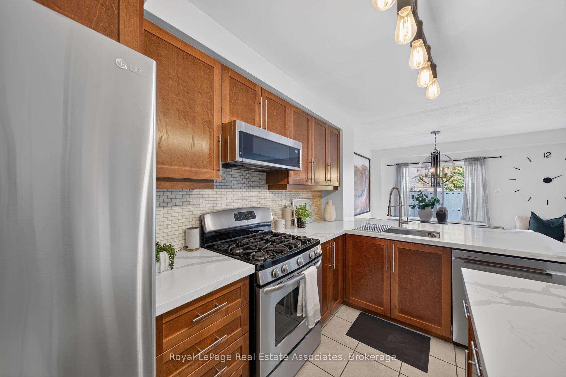 Photo 10 of Unit 22, 10 Pumpkin Pass, Hamilton, Binbrook — HOMEH