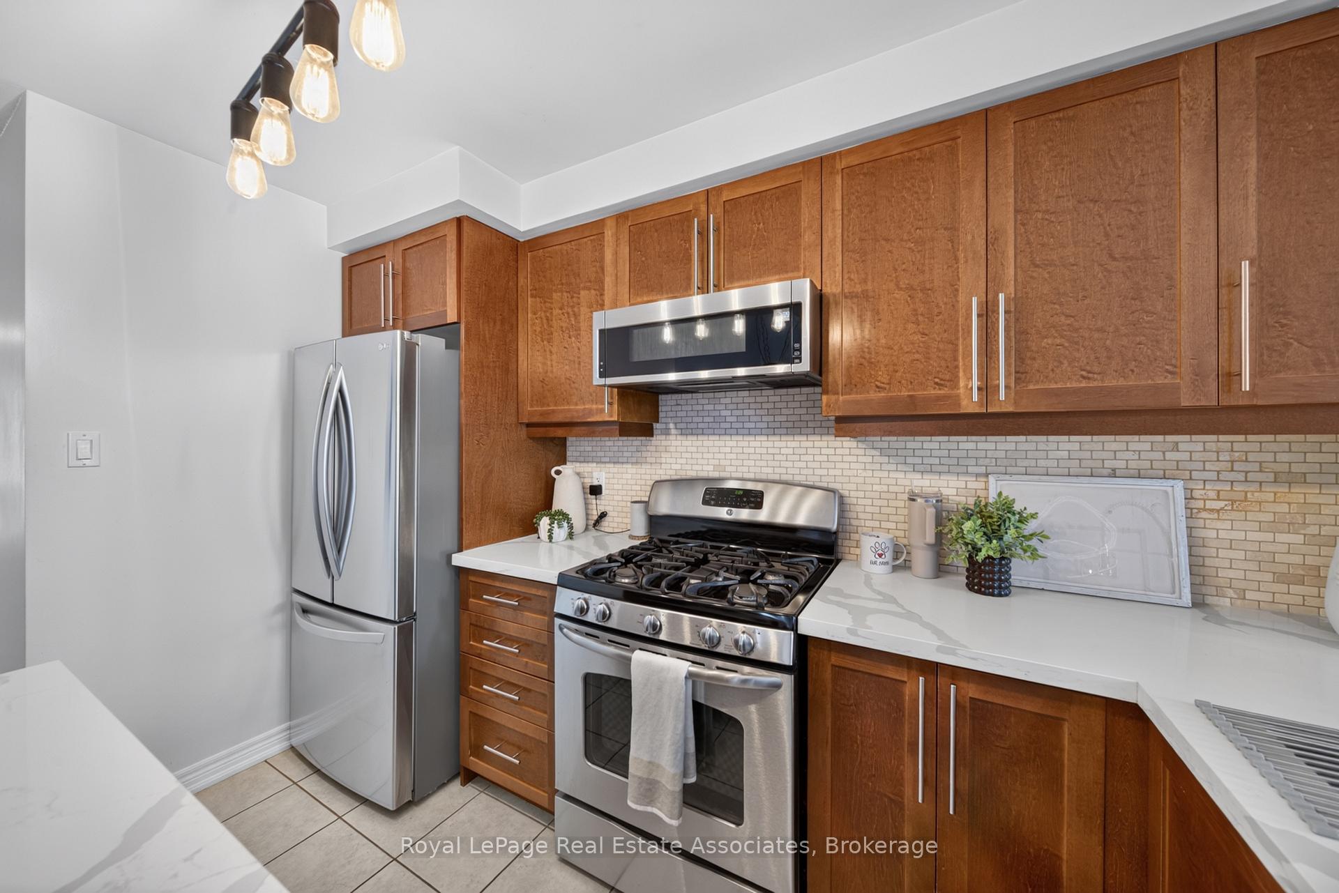 Photo 11 of Unit 22, 10 Pumpkin Pass, Hamilton, Binbrook — HOMEH