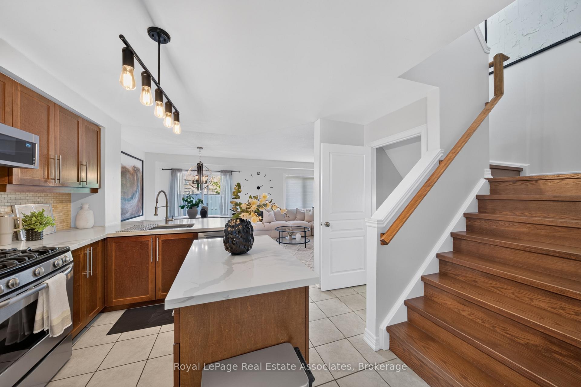Photo 12 of Unit 22, 10 Pumpkin Pass, Hamilton, Binbrook — HOMEH