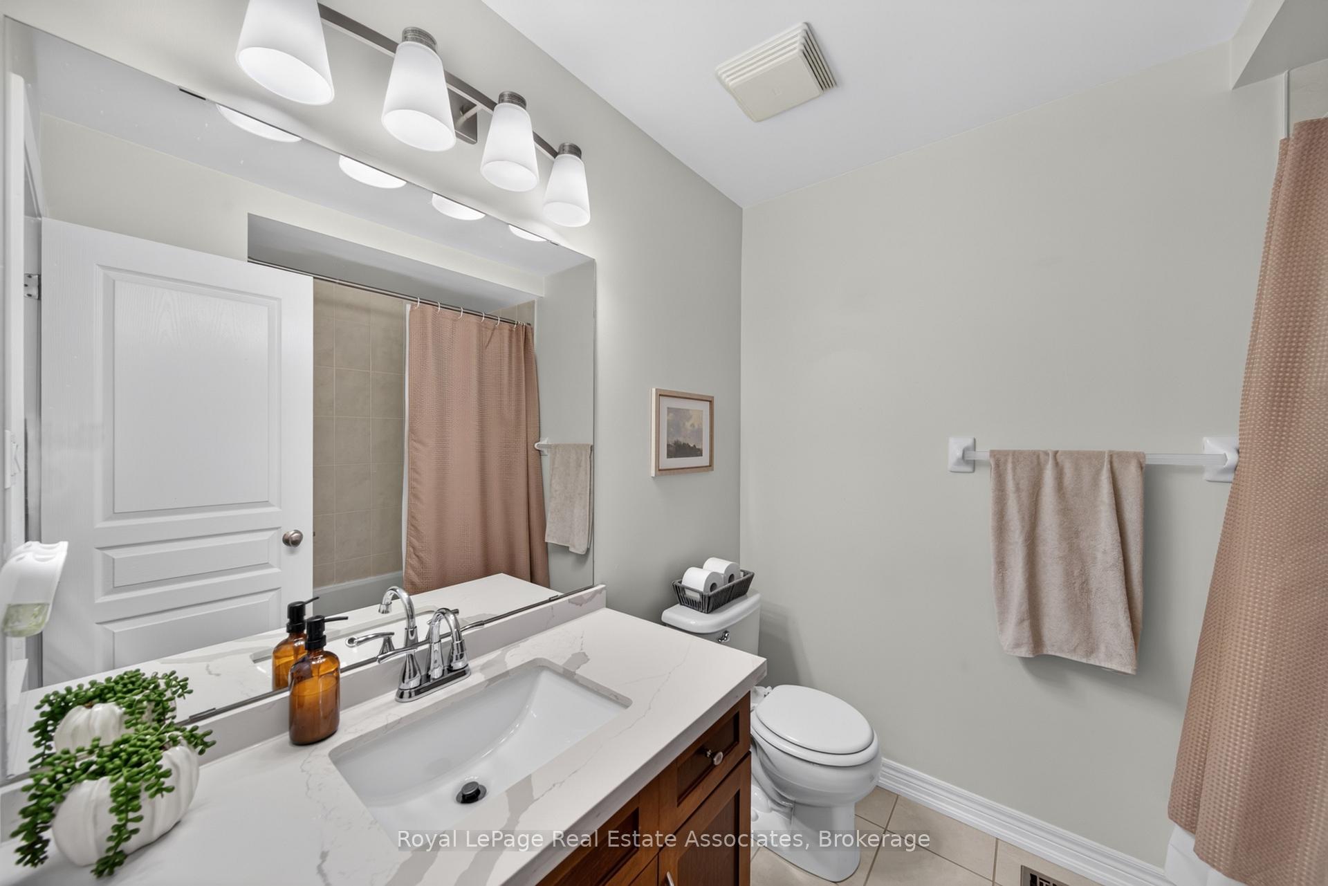 Photo 22 of Unit 22, 10 Pumpkin Pass, Hamilton, Binbrook — HOMEH
