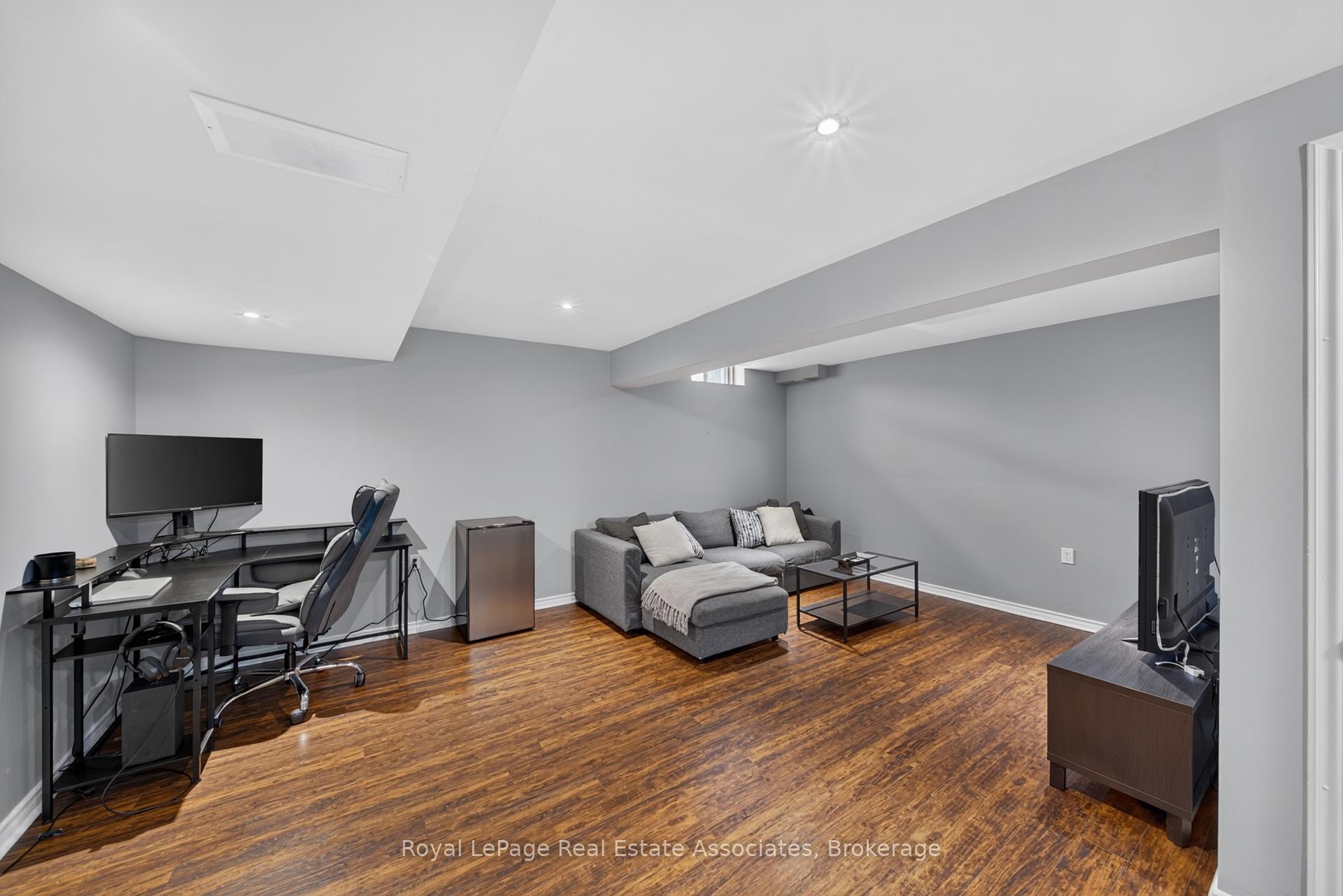 Photo 23 of Unit 22, 10 Pumpkin Pass, Hamilton, Binbrook — HOMEH
