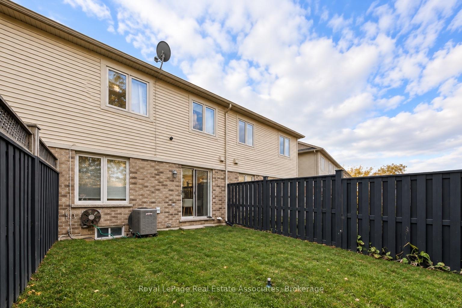 Photo 26 of Unit 22, 10 Pumpkin Pass, Hamilton, Binbrook — HOMEH