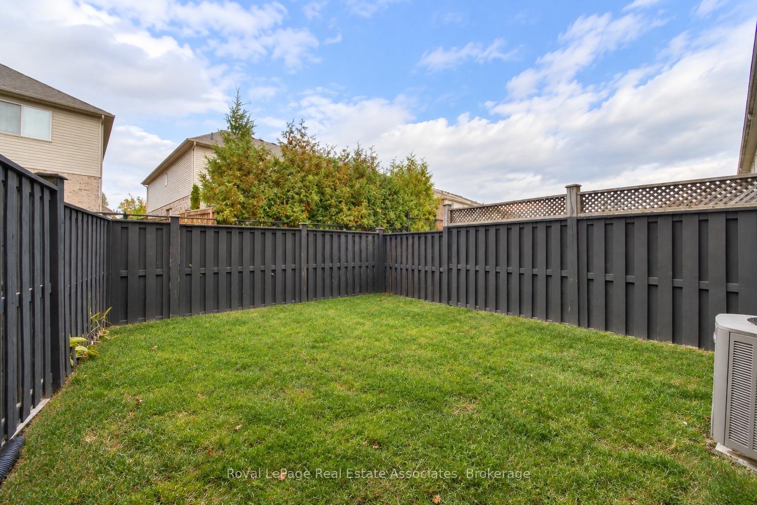Photo 27 of Unit 22, 10 Pumpkin Pass, Hamilton, Binbrook — HOMEH