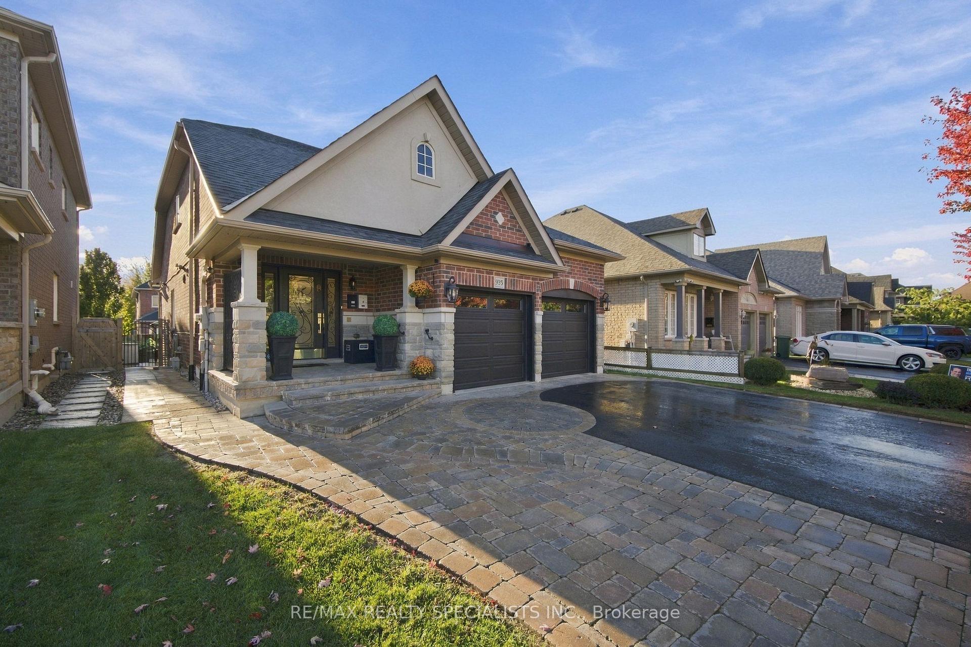 Photo 2 of 935 Barbados Street, Oshawa, Northglen — HOMEH