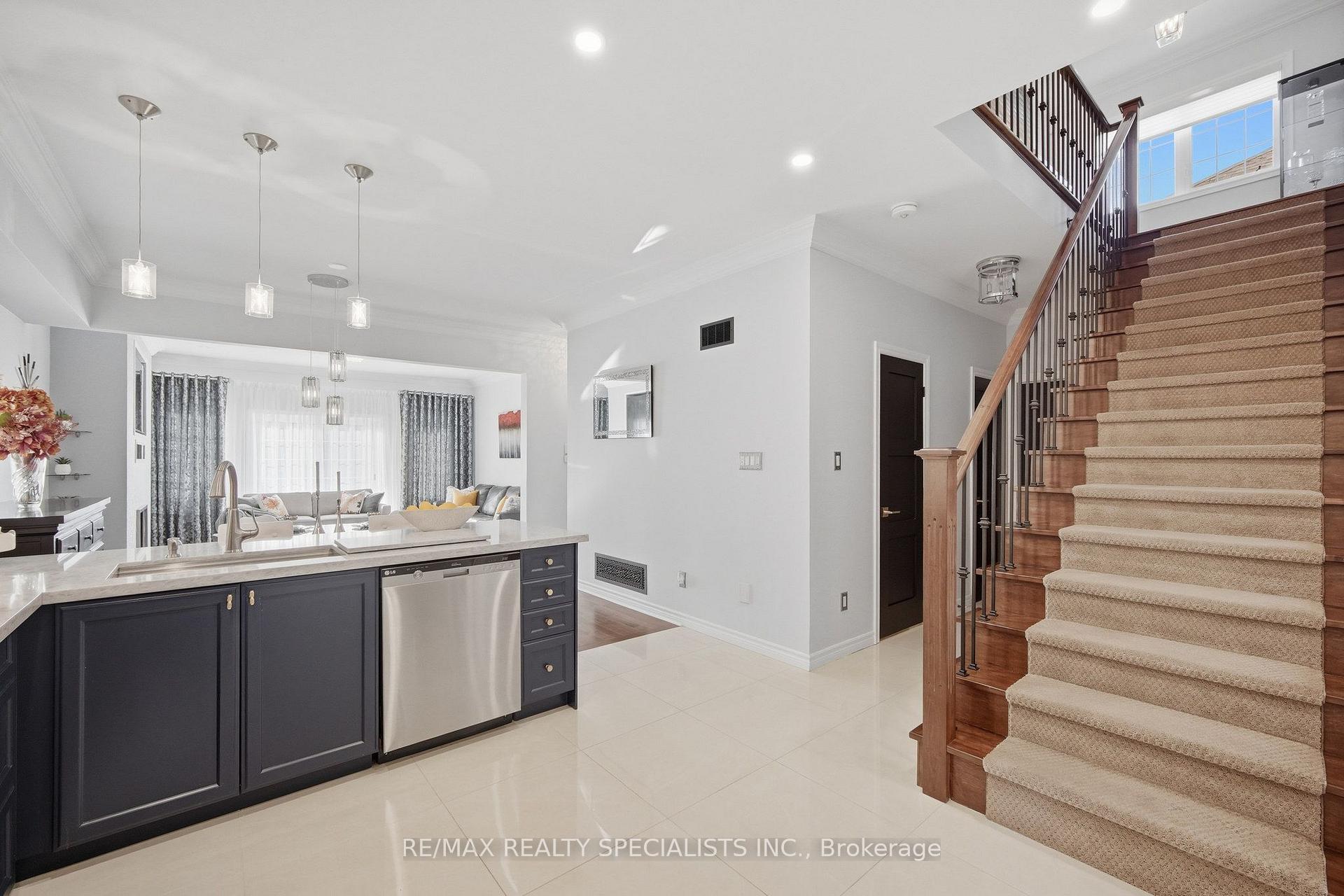 Photo 9 of 935 Barbados Street, Oshawa, Northglen — HOMEH