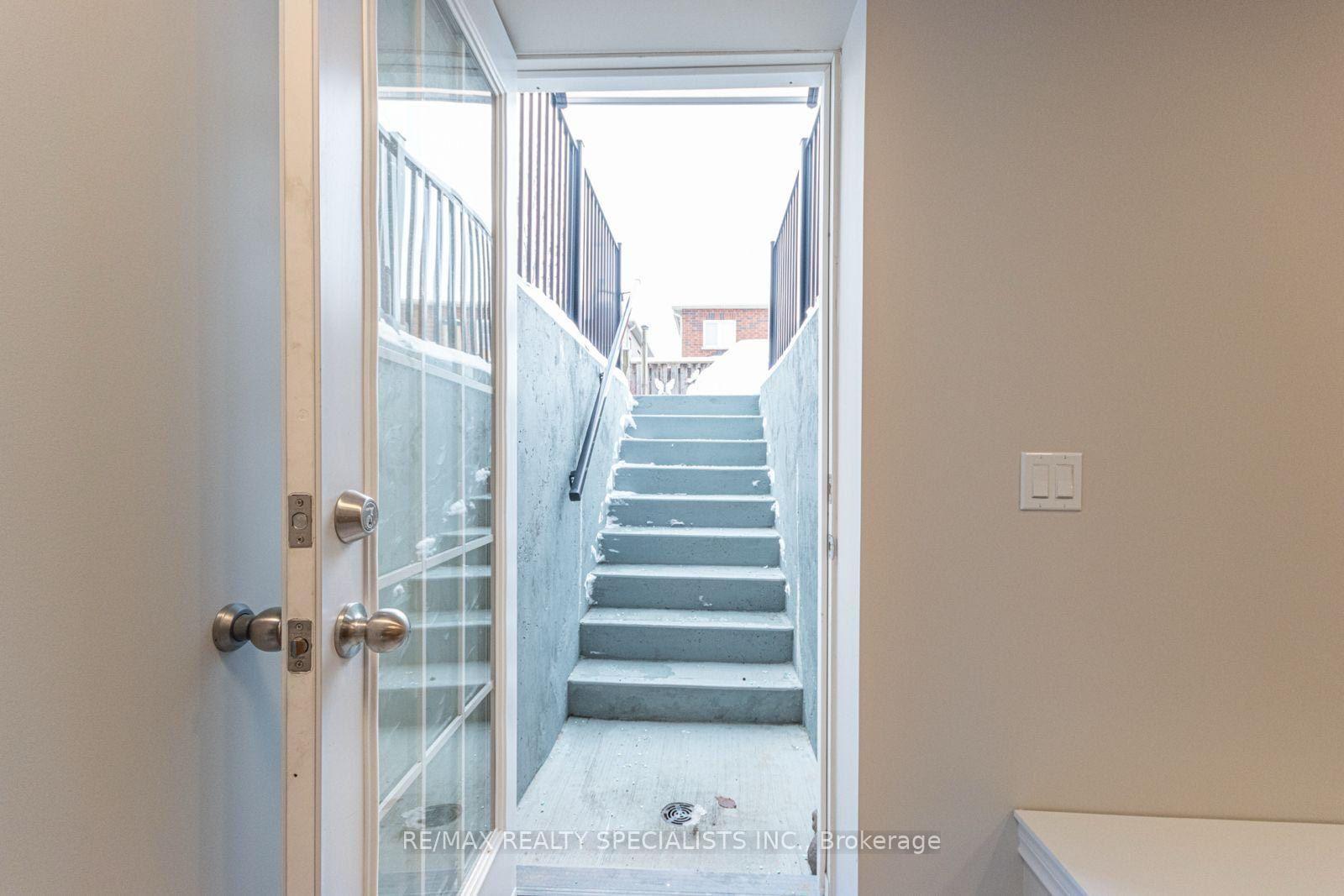Photo 31 of 935 Barbados Street, Oshawa, Northglen — HOMEH