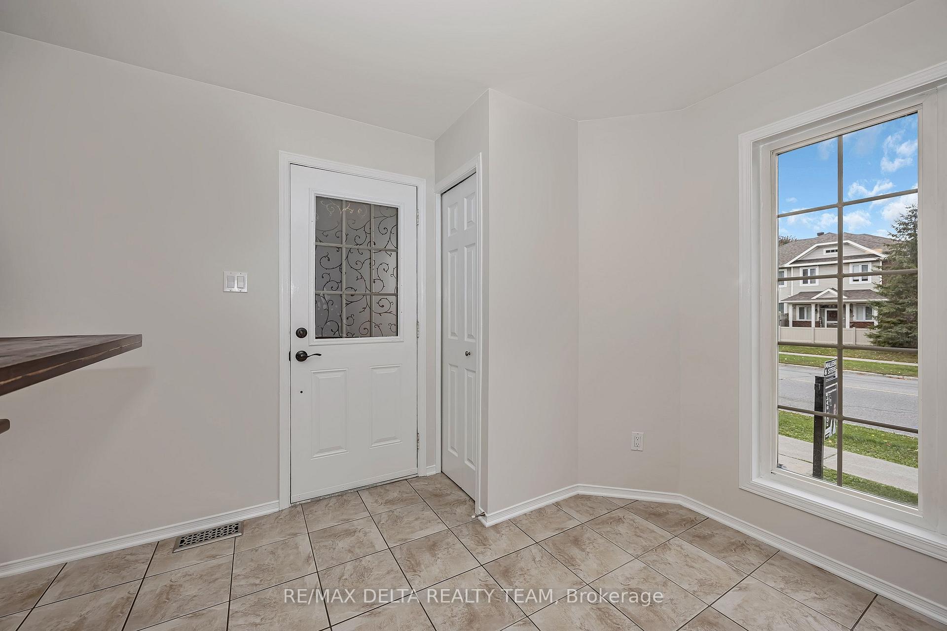 Photo 3 of Unit 48, 900 Longfields Drive, Ottawa, Barrhaven - Longfields — HOMEH