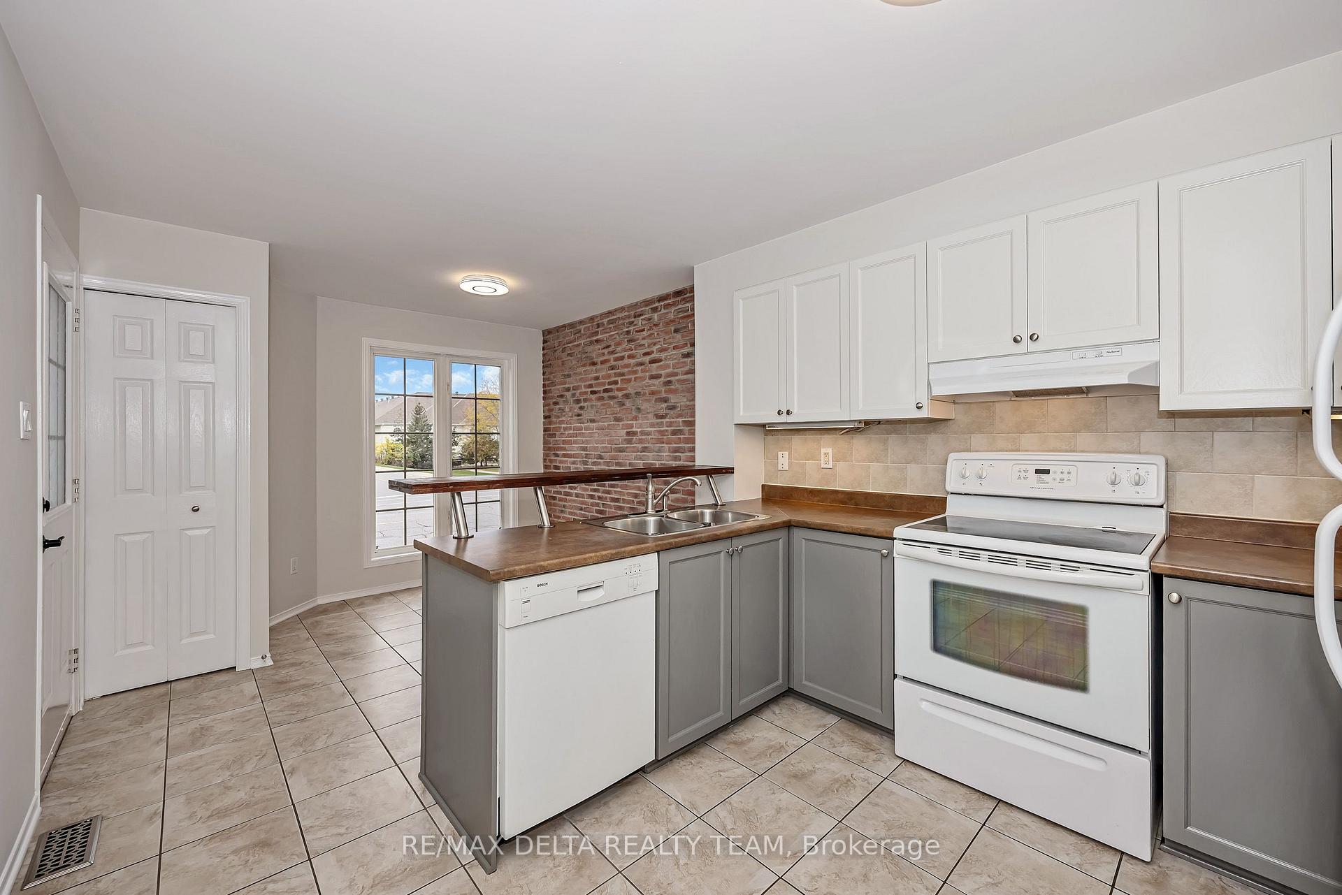 Photo 4 of Unit 48, 900 Longfields Drive, Ottawa, Barrhaven - Longfields — HOMEH