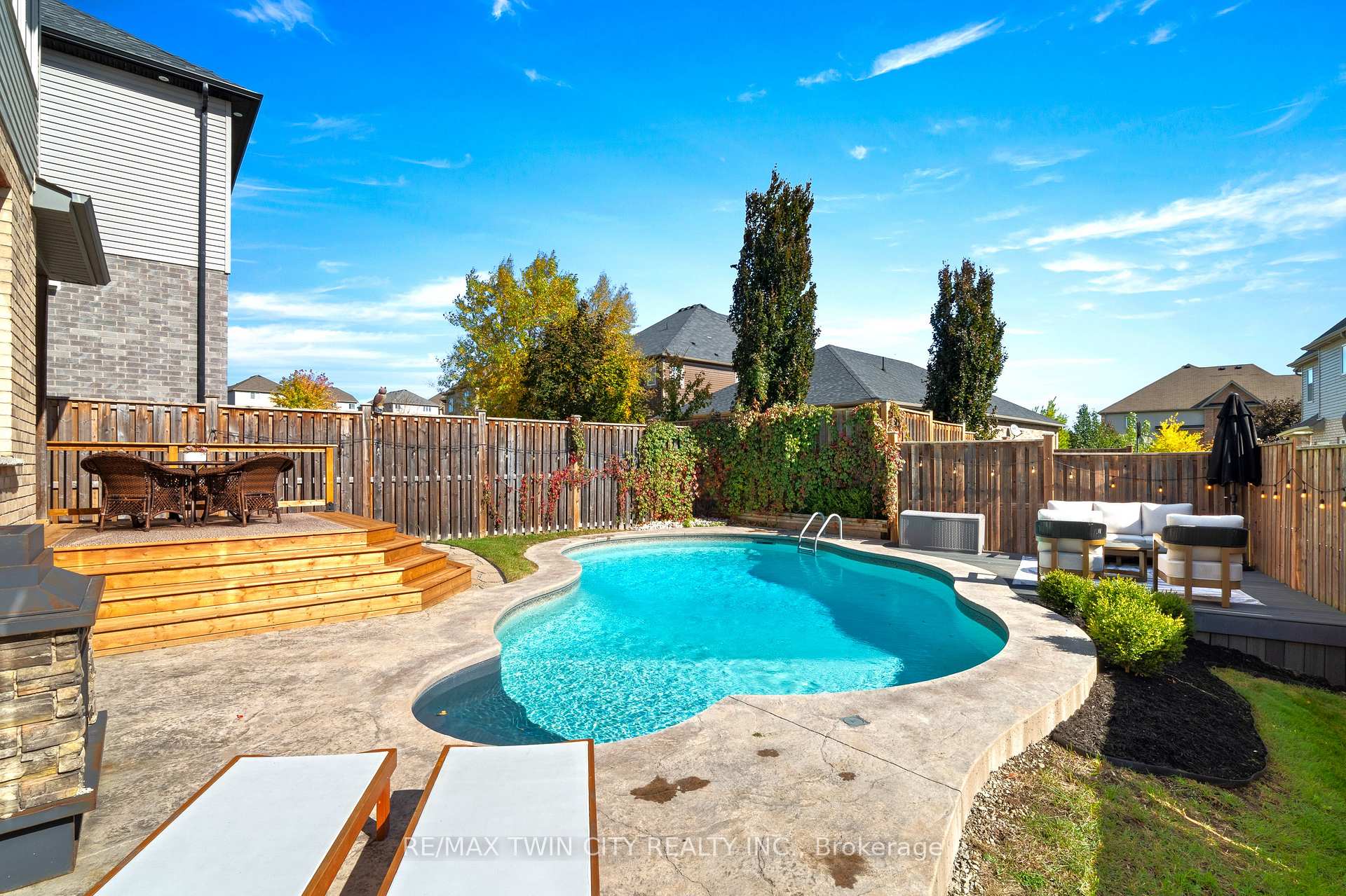 Photo 2 of 43 Frontier Drive, Kitchener, Doon South — HOMEH