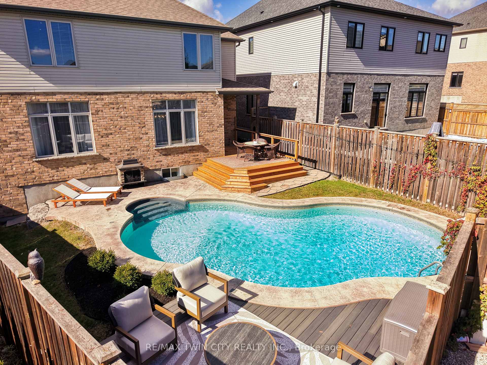 Photo 3 of 43 Frontier Drive, Kitchener, Doon South — HOMEH