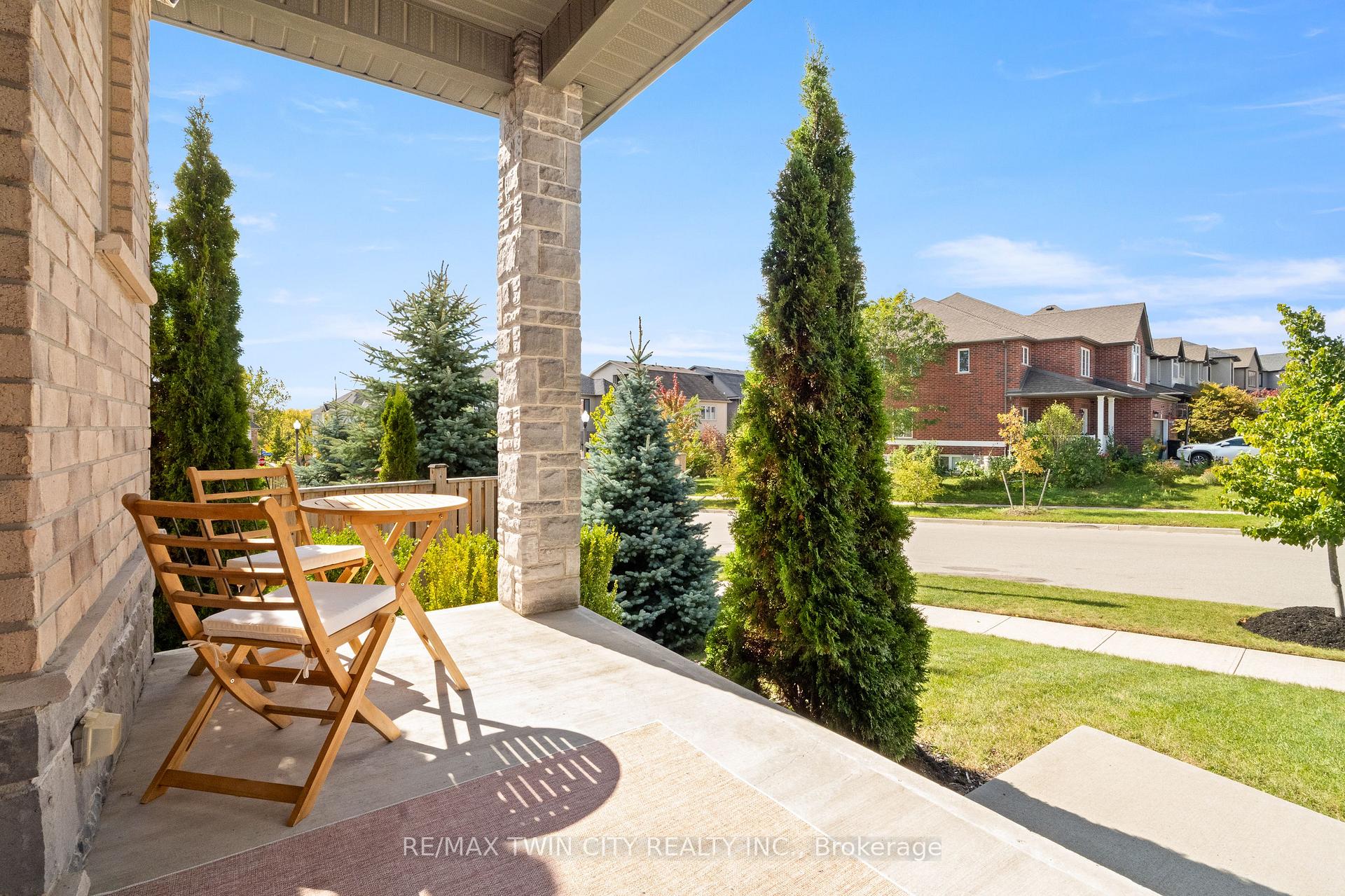 Photo 4 of 43 Frontier Drive, Kitchener, Doon South — HOMEH