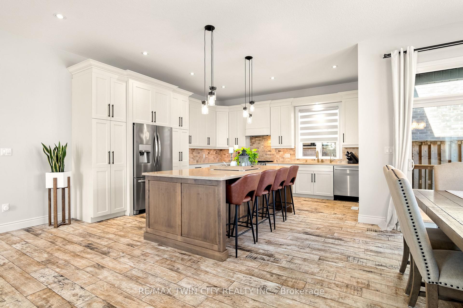 Photo 13 of 43 Frontier Drive, Kitchener, Doon South — HOMEH