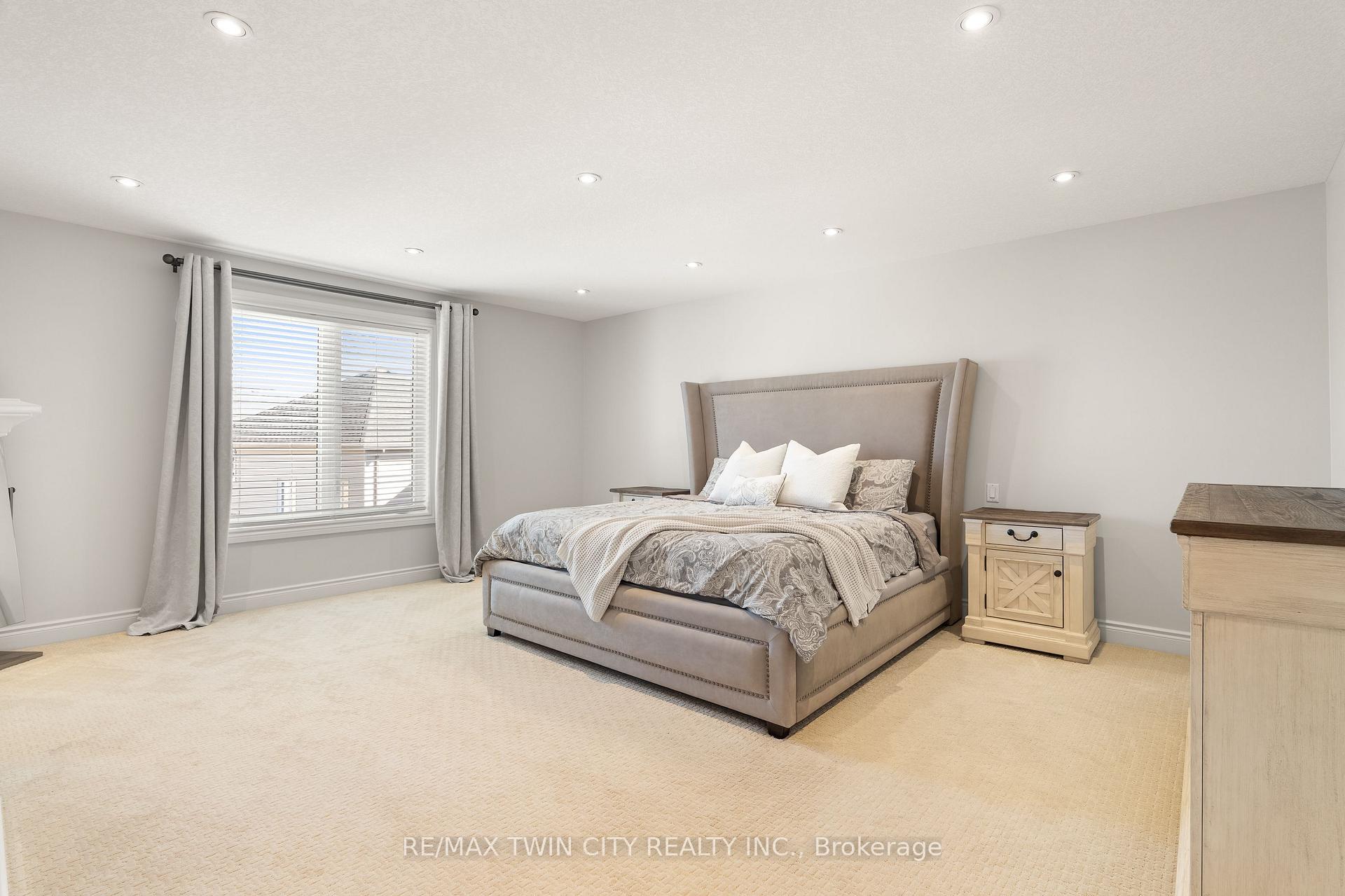 Photo 25 of 43 Frontier Drive, Kitchener, Doon South — HOMEH