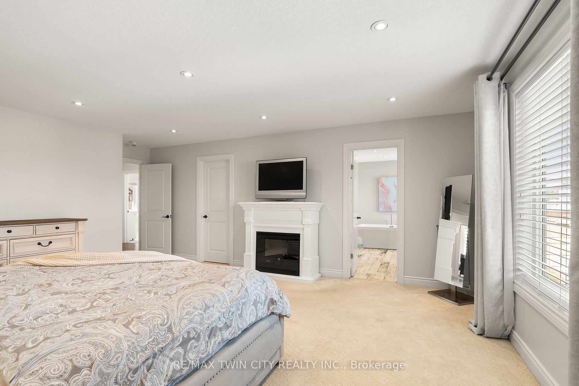 Photo 26 of 43 Frontier Drive, Kitchener, Doon South — HOMEH