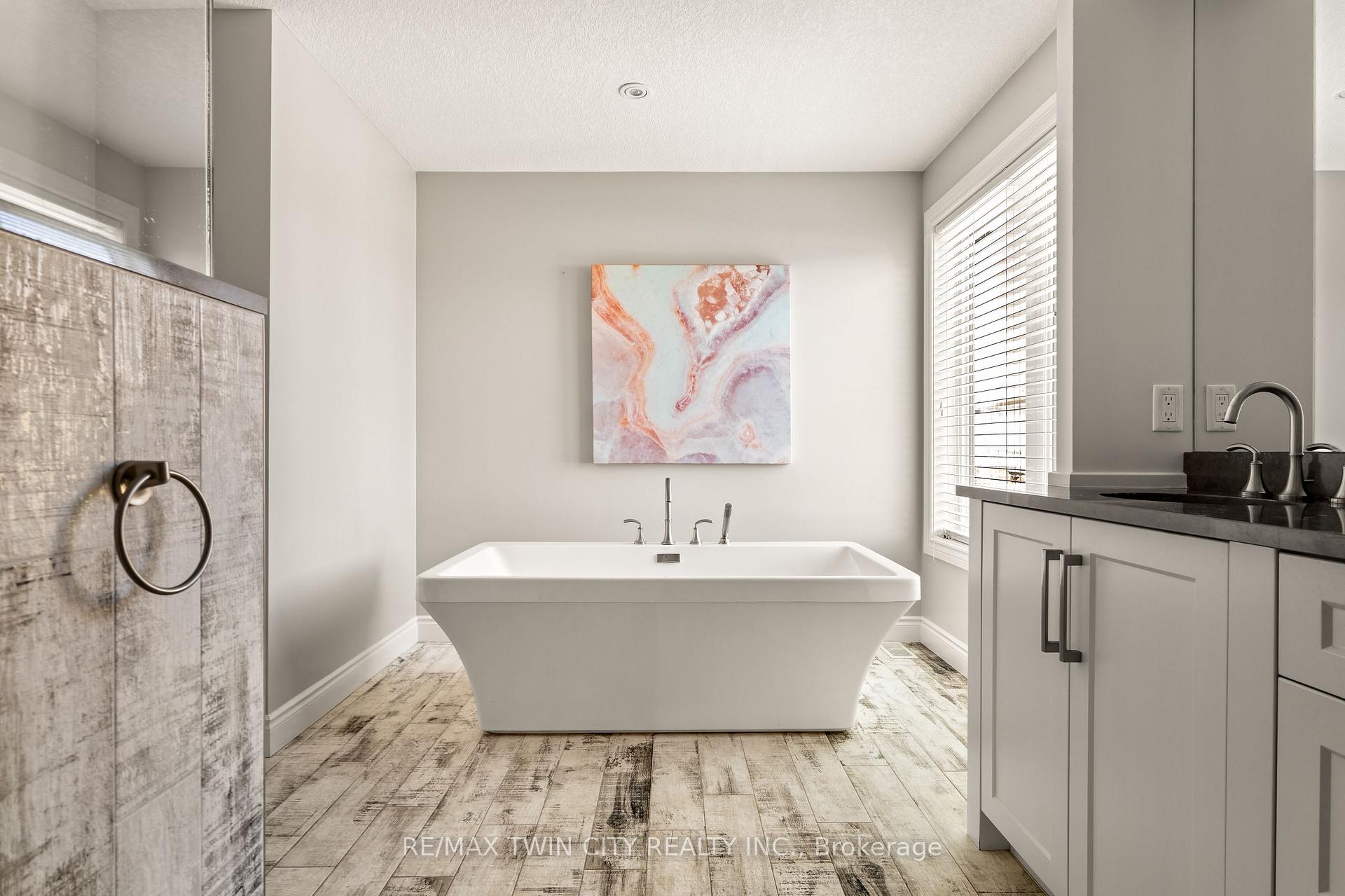 Photo 28 of 43 Frontier Drive, Kitchener, Doon South — HOMEH