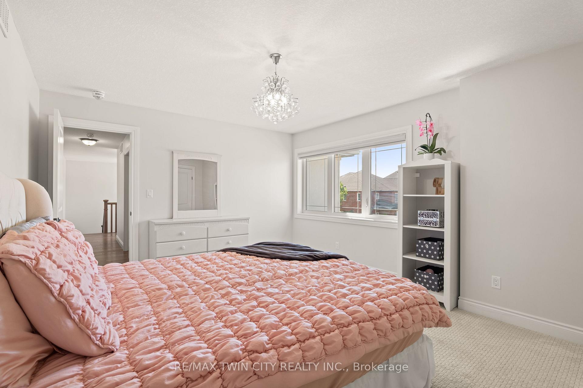 Photo 34 of 43 Frontier Drive, Kitchener, Doon South — HOMEH