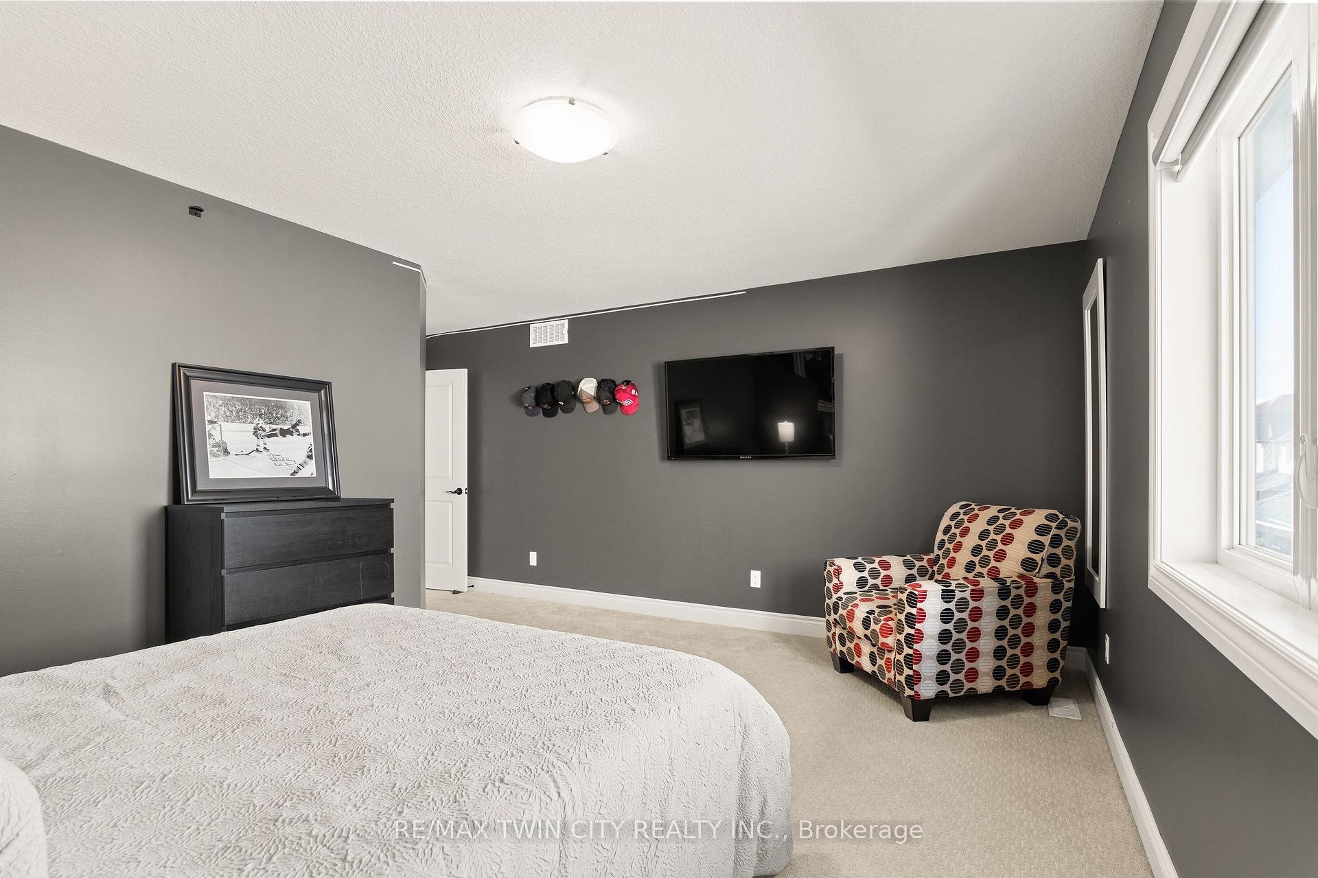Photo 36 of 43 Frontier Drive, Kitchener, Doon South — HOMEH