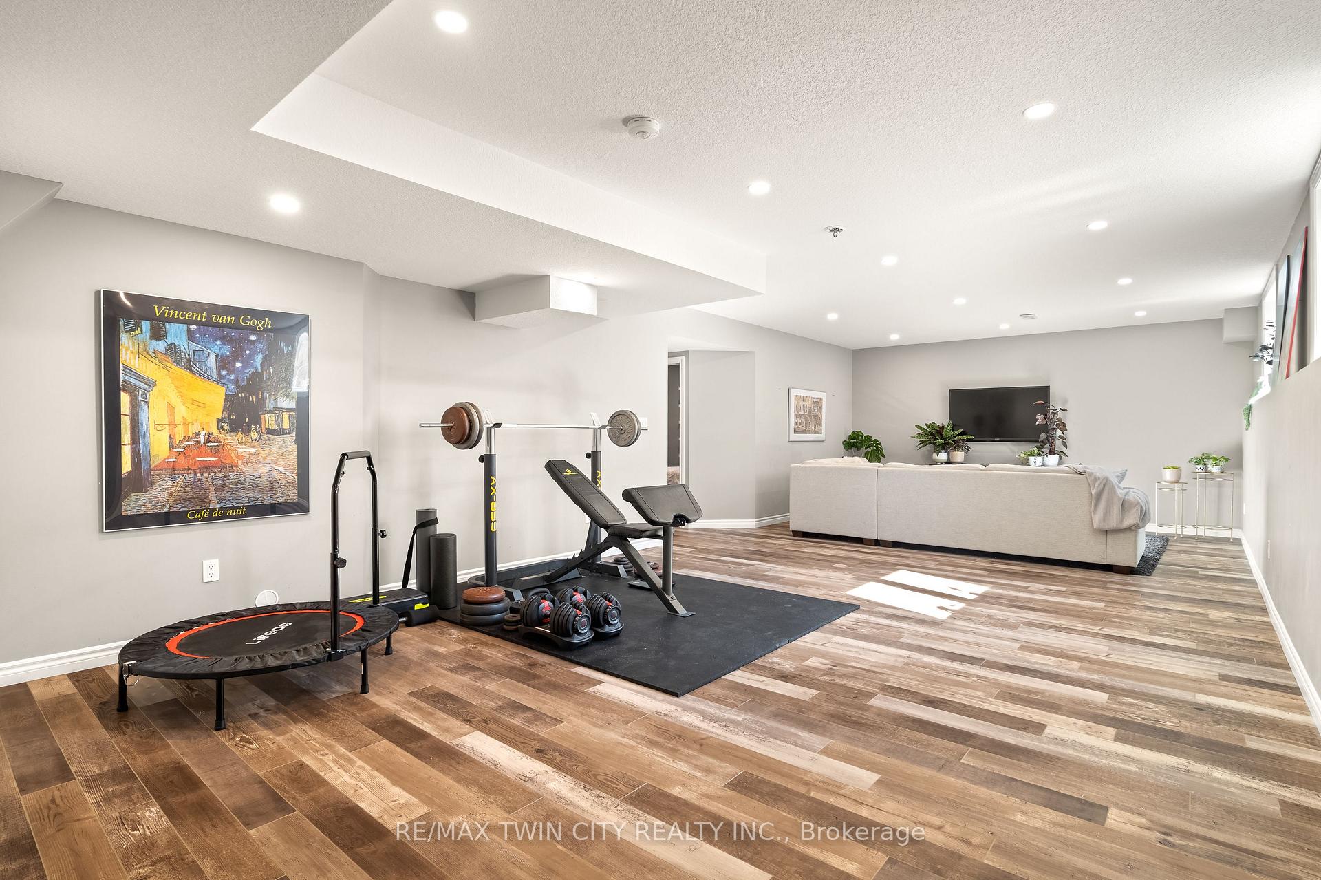 Photo 37 of 43 Frontier Drive, Kitchener, Doon South — HOMEH