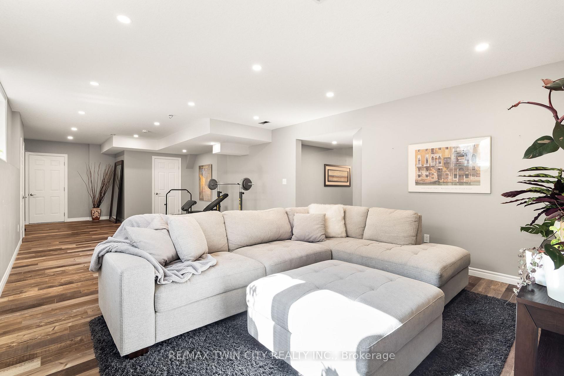 Photo 39 of 43 Frontier Drive, Kitchener, Doon South — HOMEH