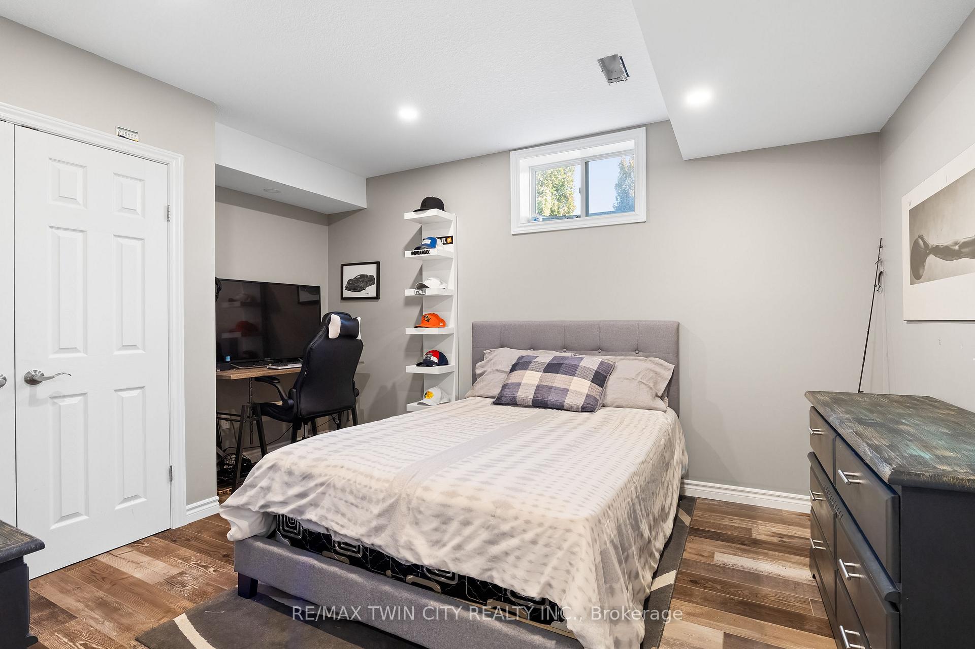 Photo 40 of 43 Frontier Drive, Kitchener, Doon South — HOMEH