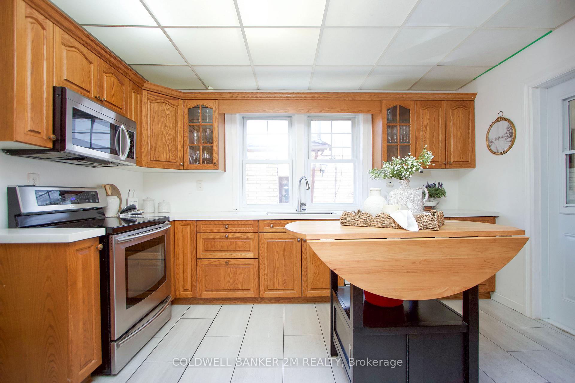 Photo 8 of 49 Brock Street E, Oshawa, O'Neill — HOMEH