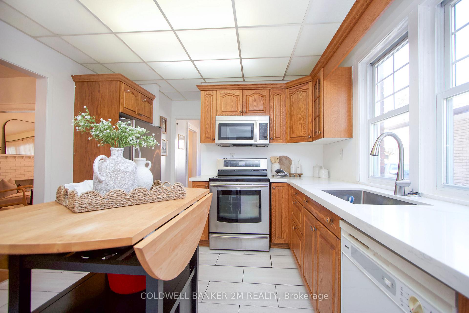 Photo 11 of 49 Brock Street E, Oshawa, O'Neill — HOMEH