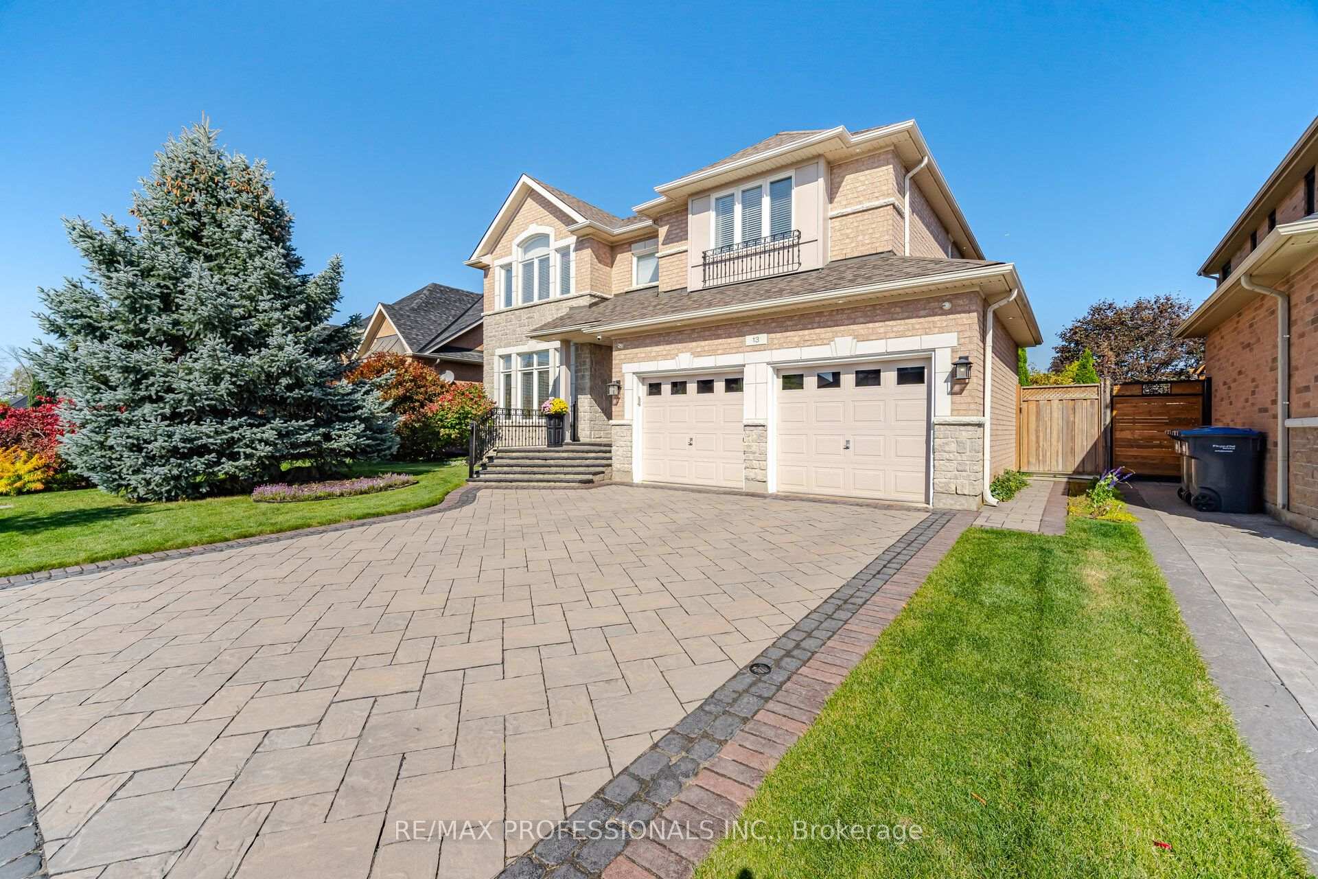 Photo 3 of 13 Dokkum Crescent, Brampton, Snelgrove — HOMEH
