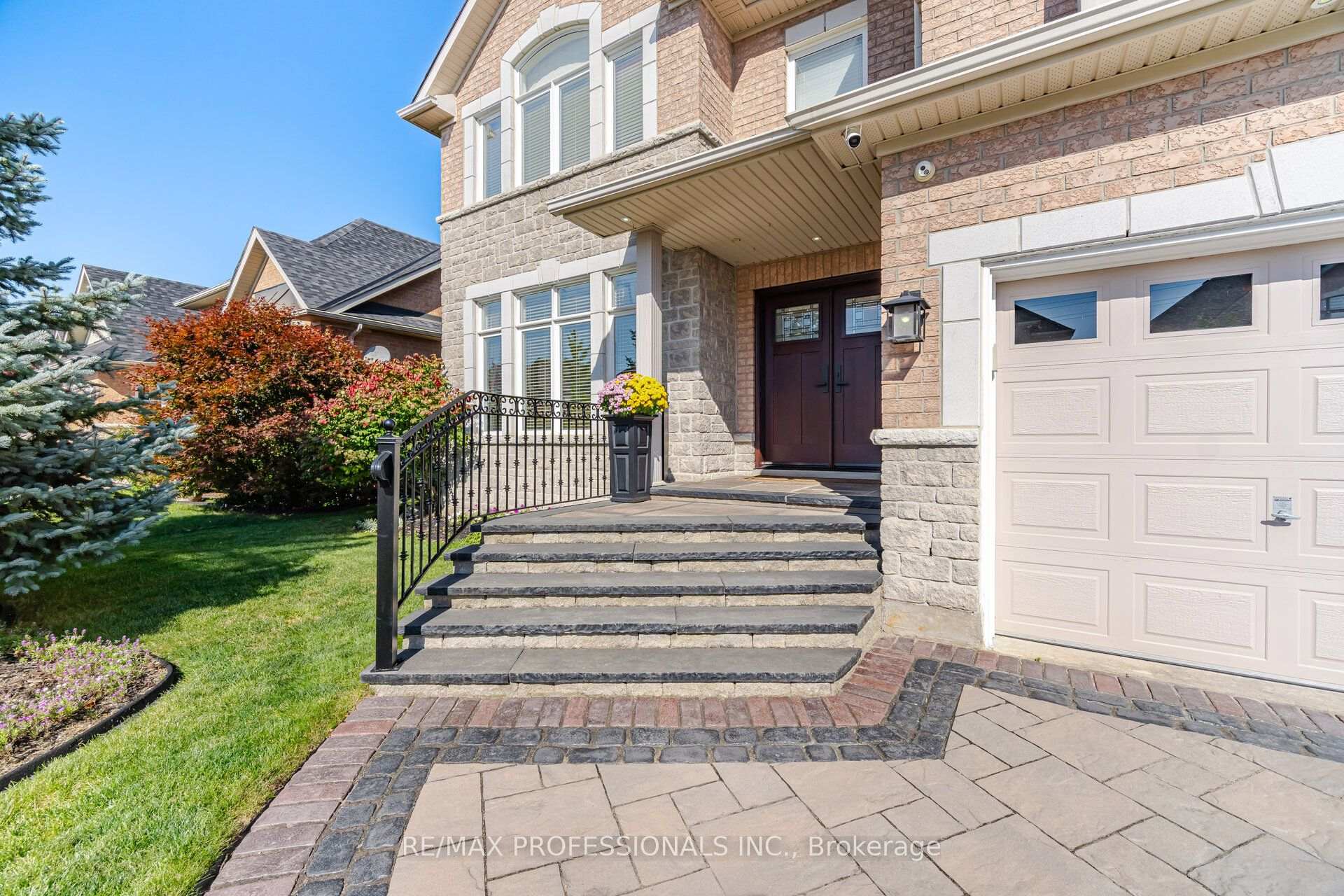 Photo 4 of 13 Dokkum Crescent, Brampton, Snelgrove — HOMEH