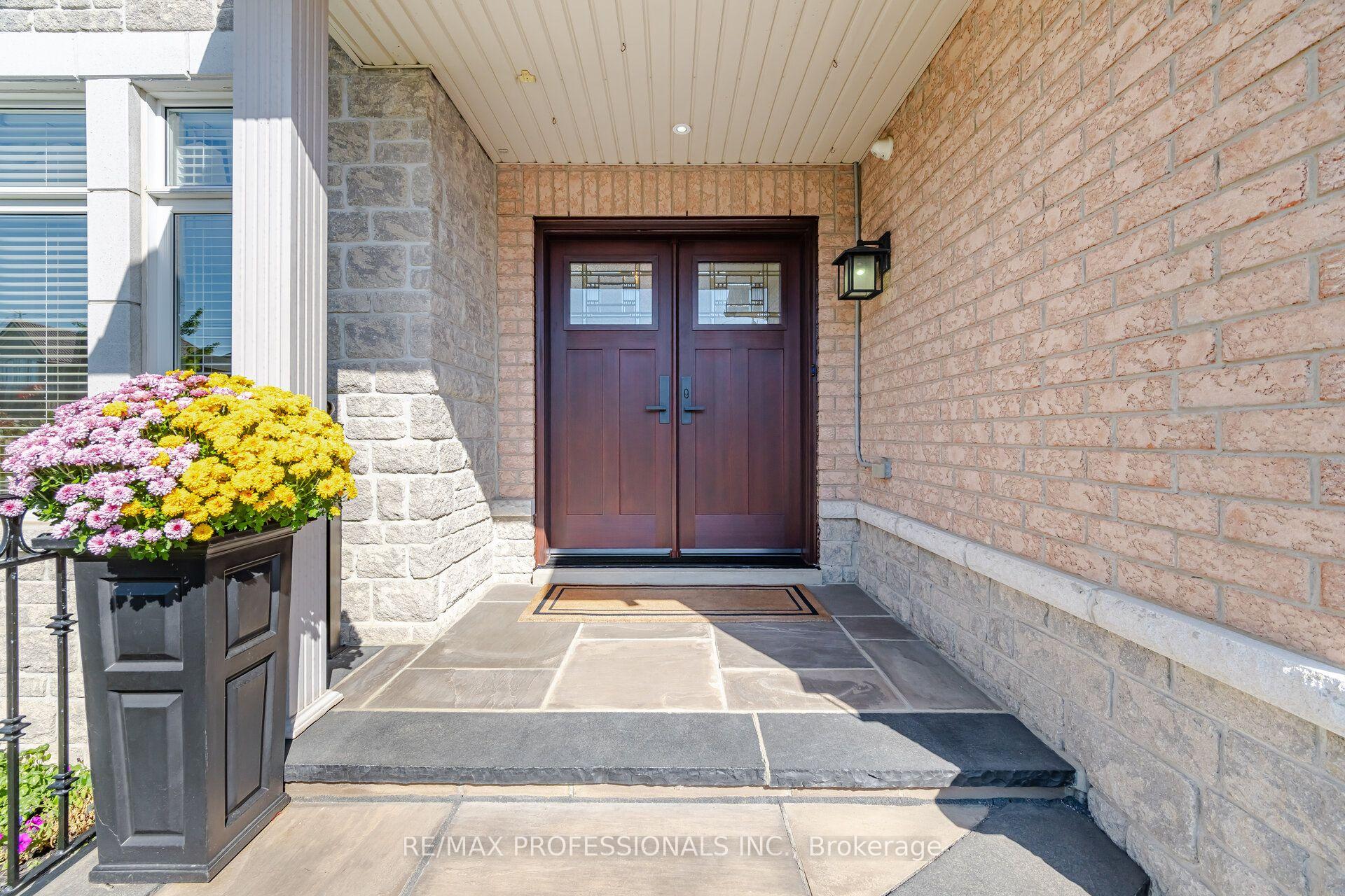 Photo 5 of 13 Dokkum Crescent, Brampton, Snelgrove — HOMEH
