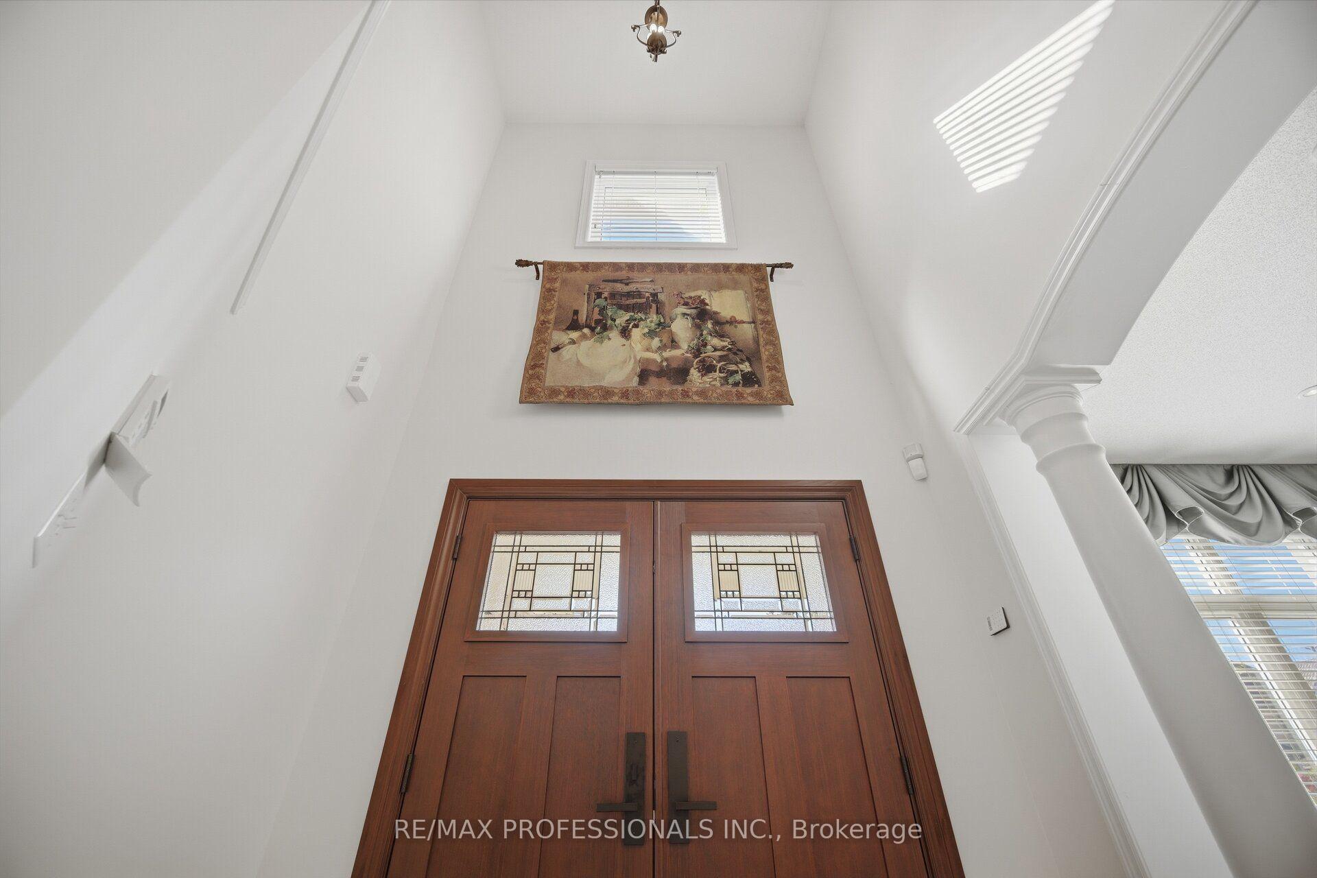 Photo 7 of 13 Dokkum Crescent, Brampton, Snelgrove — HOMEH