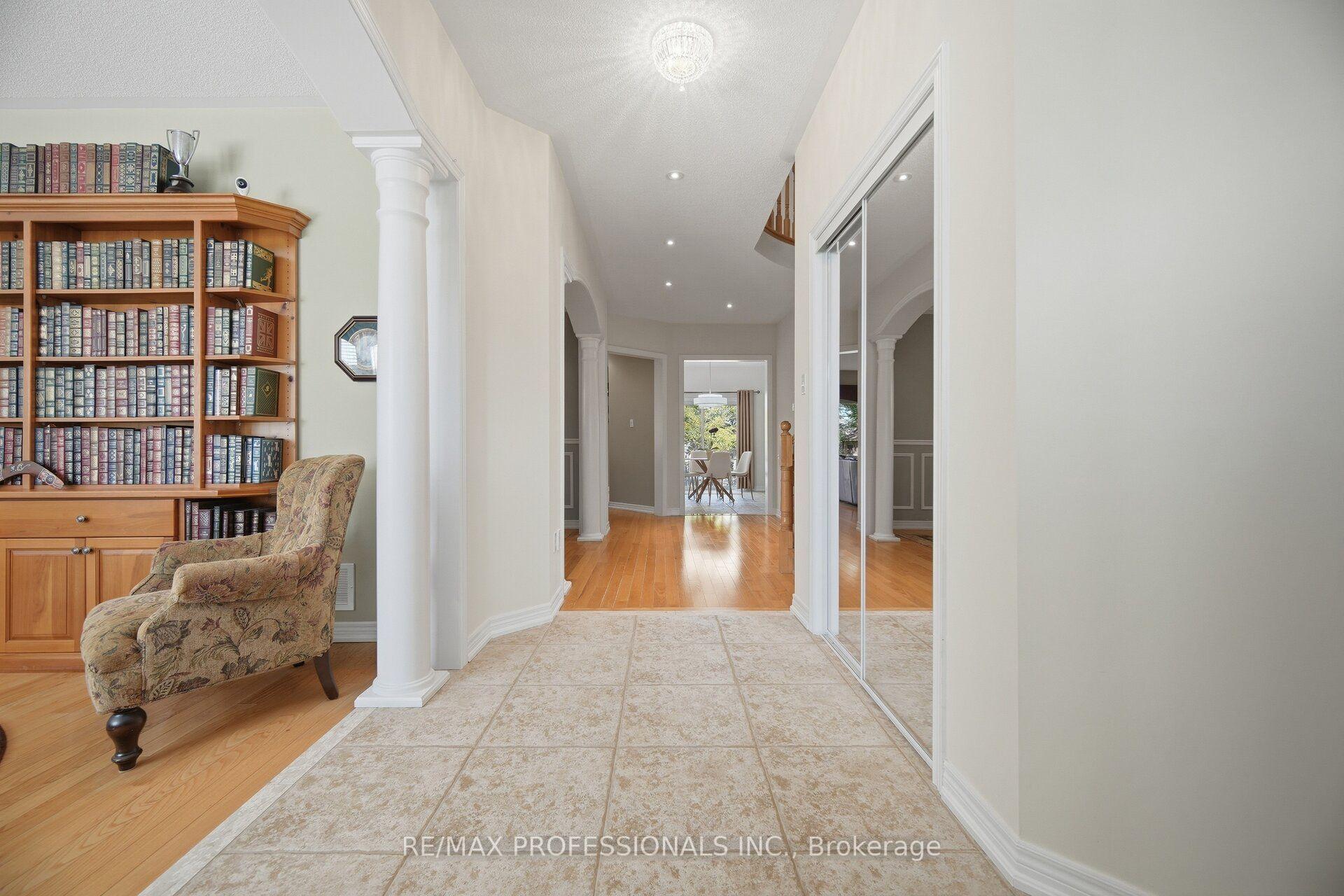 Photo 8 of 13 Dokkum Crescent, Brampton, Snelgrove — HOMEH