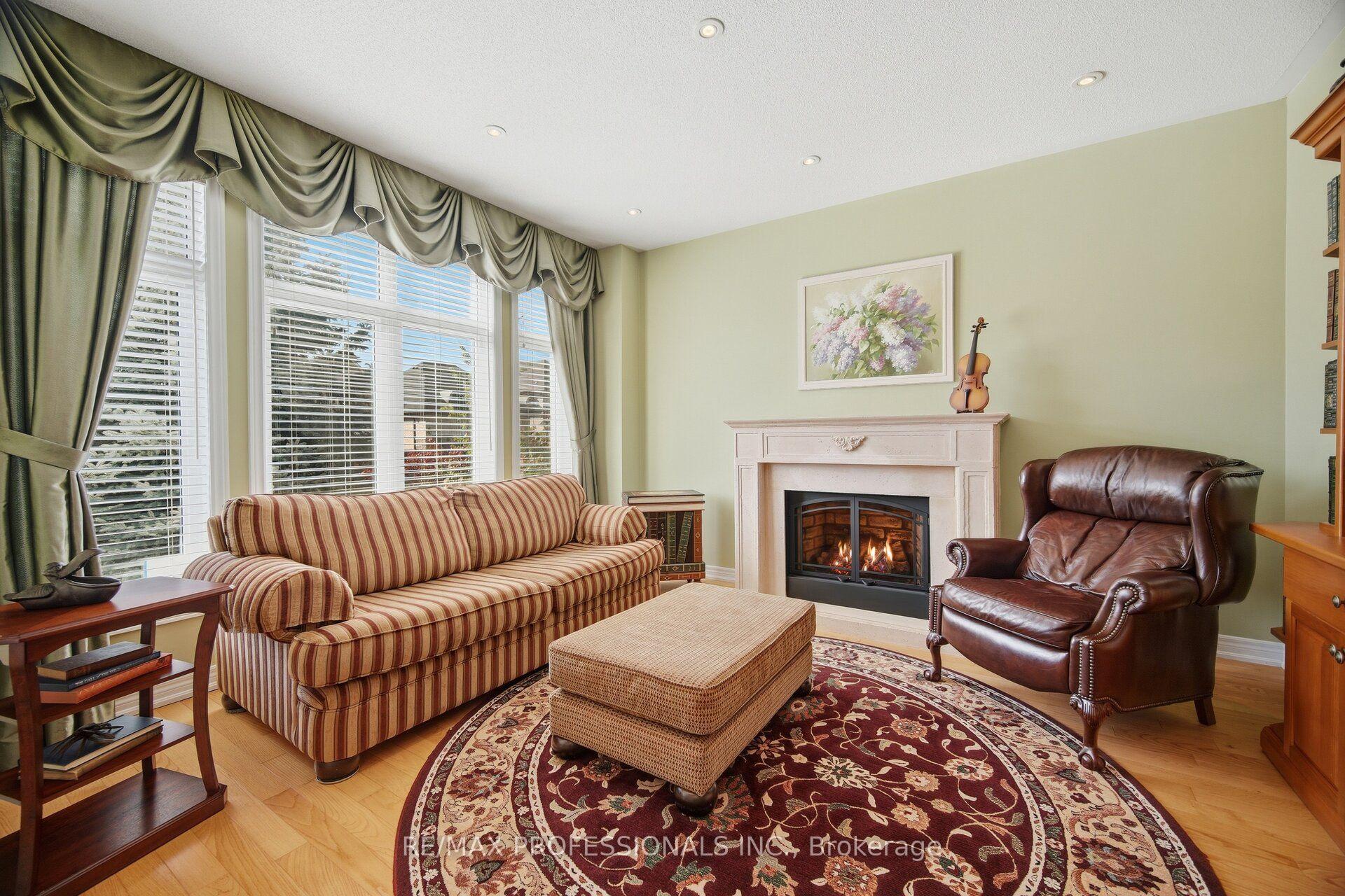 Photo 9 of 13 Dokkum Crescent, Brampton, Snelgrove — HOMEH