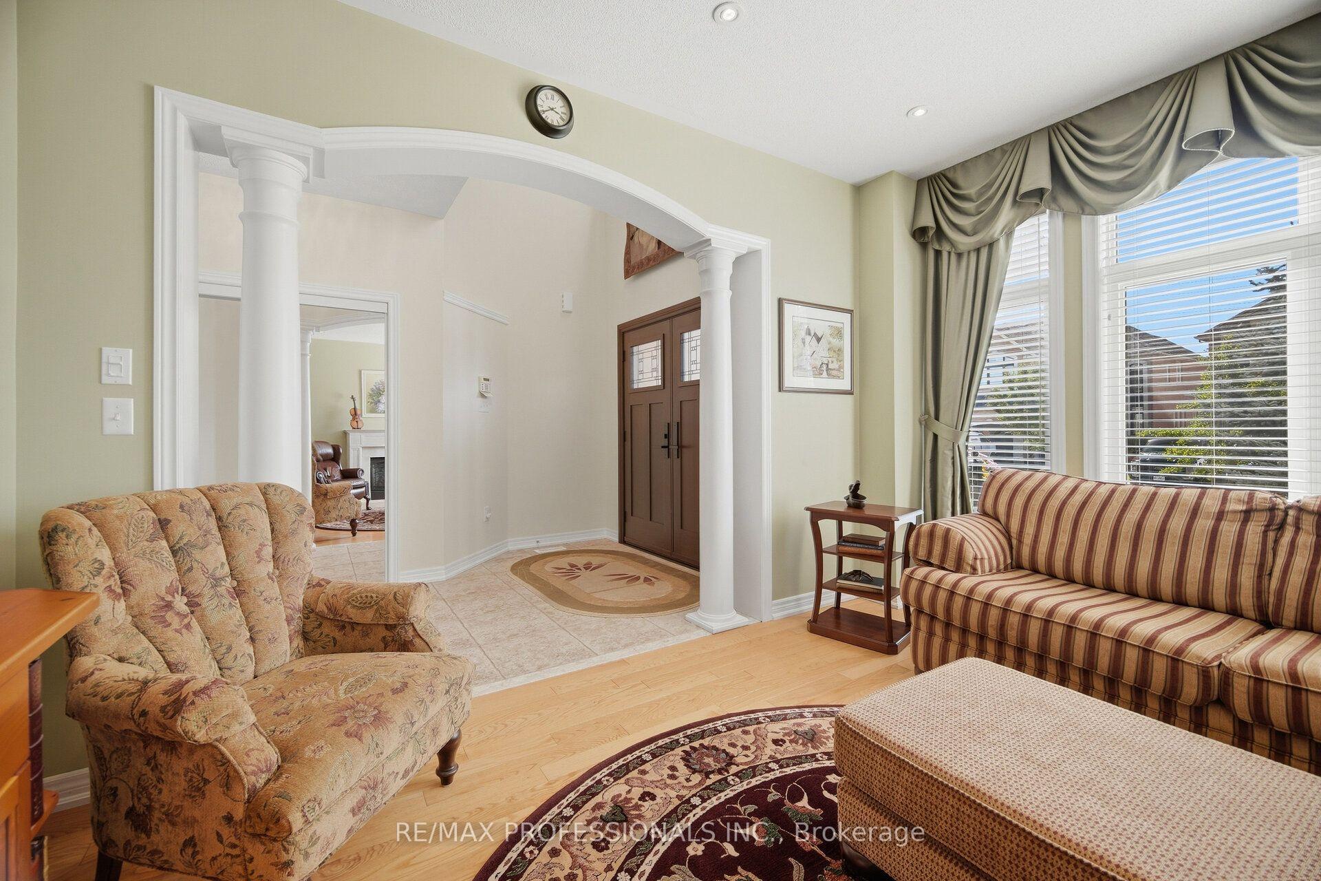 Photo 11 of 13 Dokkum Crescent, Brampton, Snelgrove — HOMEH