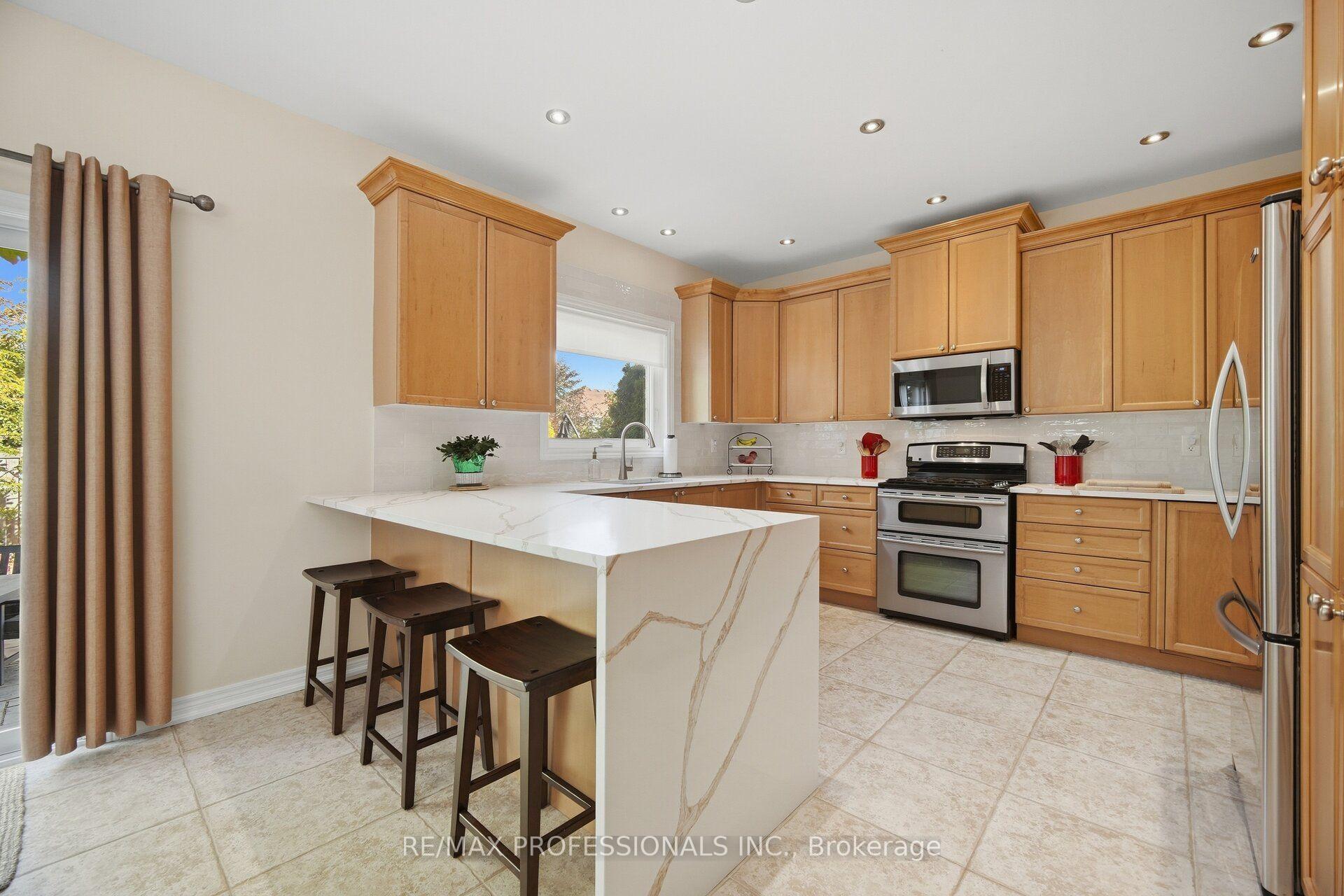 Photo 15 of 13 Dokkum Crescent, Brampton, Snelgrove — HOMEH