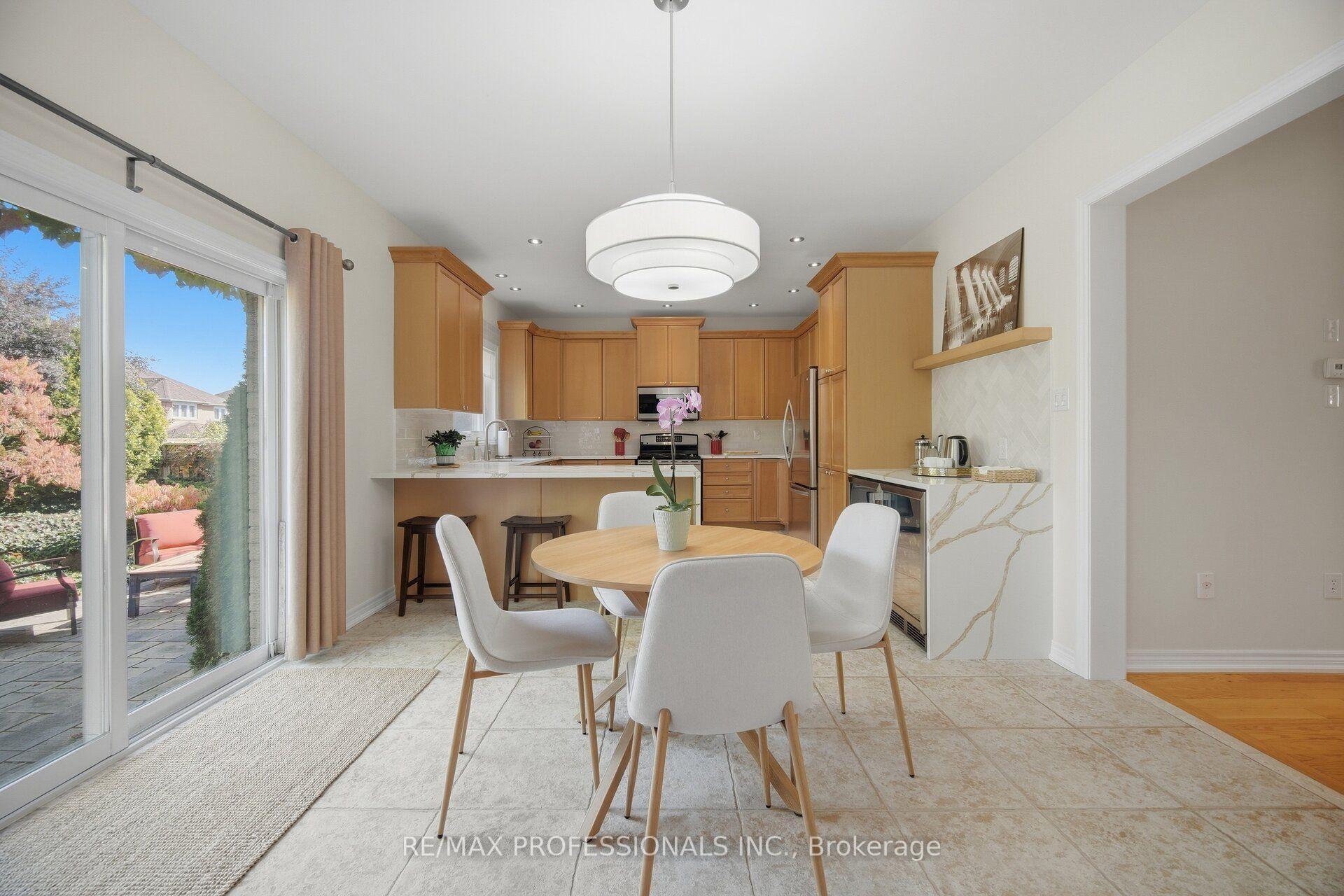 Photo 21 of 13 Dokkum Crescent, Brampton, Snelgrove — HOMEH