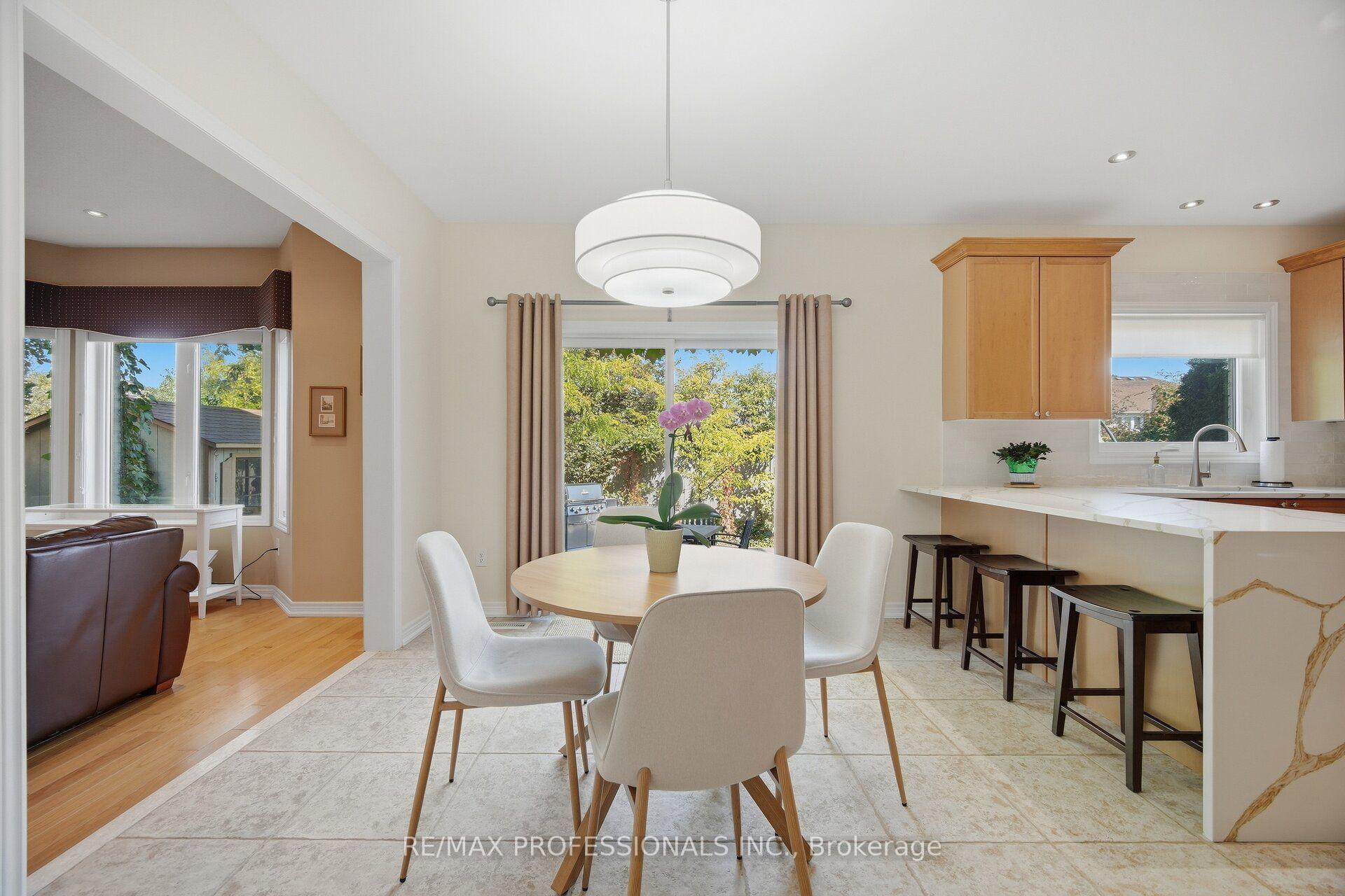 Photo 22 of 13 Dokkum Crescent, Brampton, Snelgrove — HOMEH