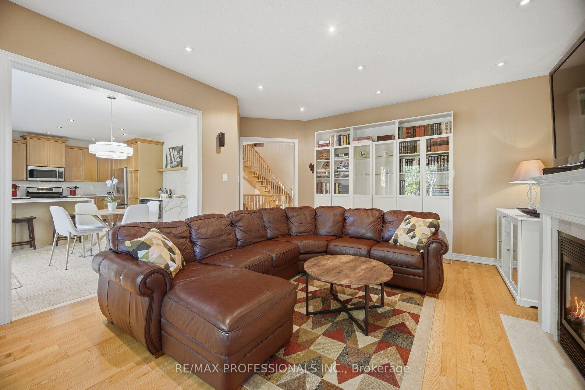 Photo 23 of 13 Dokkum Crescent, Brampton, Snelgrove — HOMEH