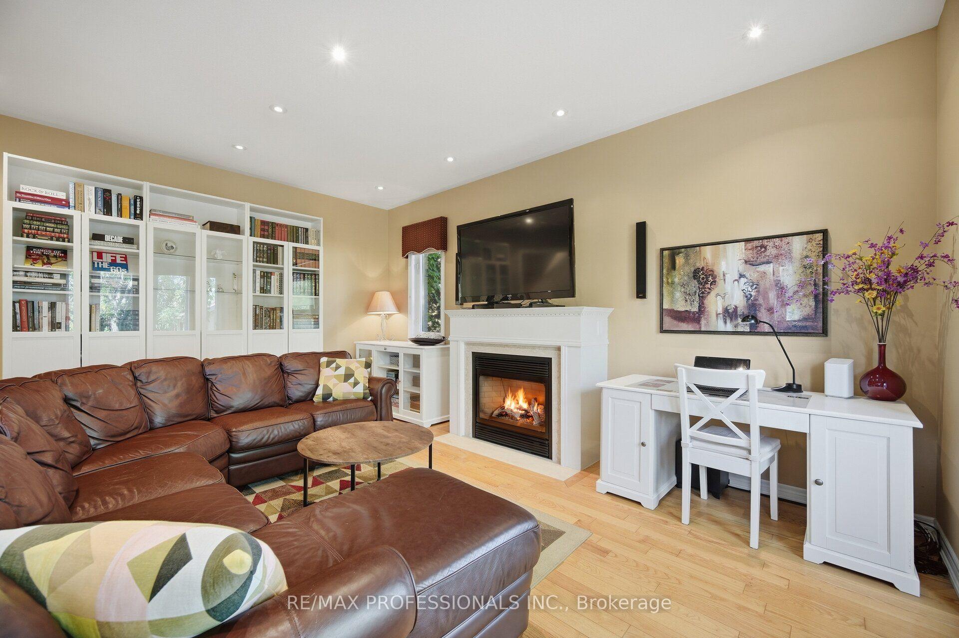 Photo 24 of 13 Dokkum Crescent, Brampton, Snelgrove — HOMEH