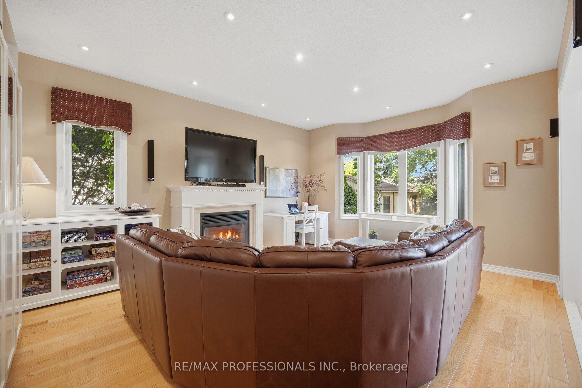 Photo 26 of 13 Dokkum Crescent, Brampton, Snelgrove — HOMEH