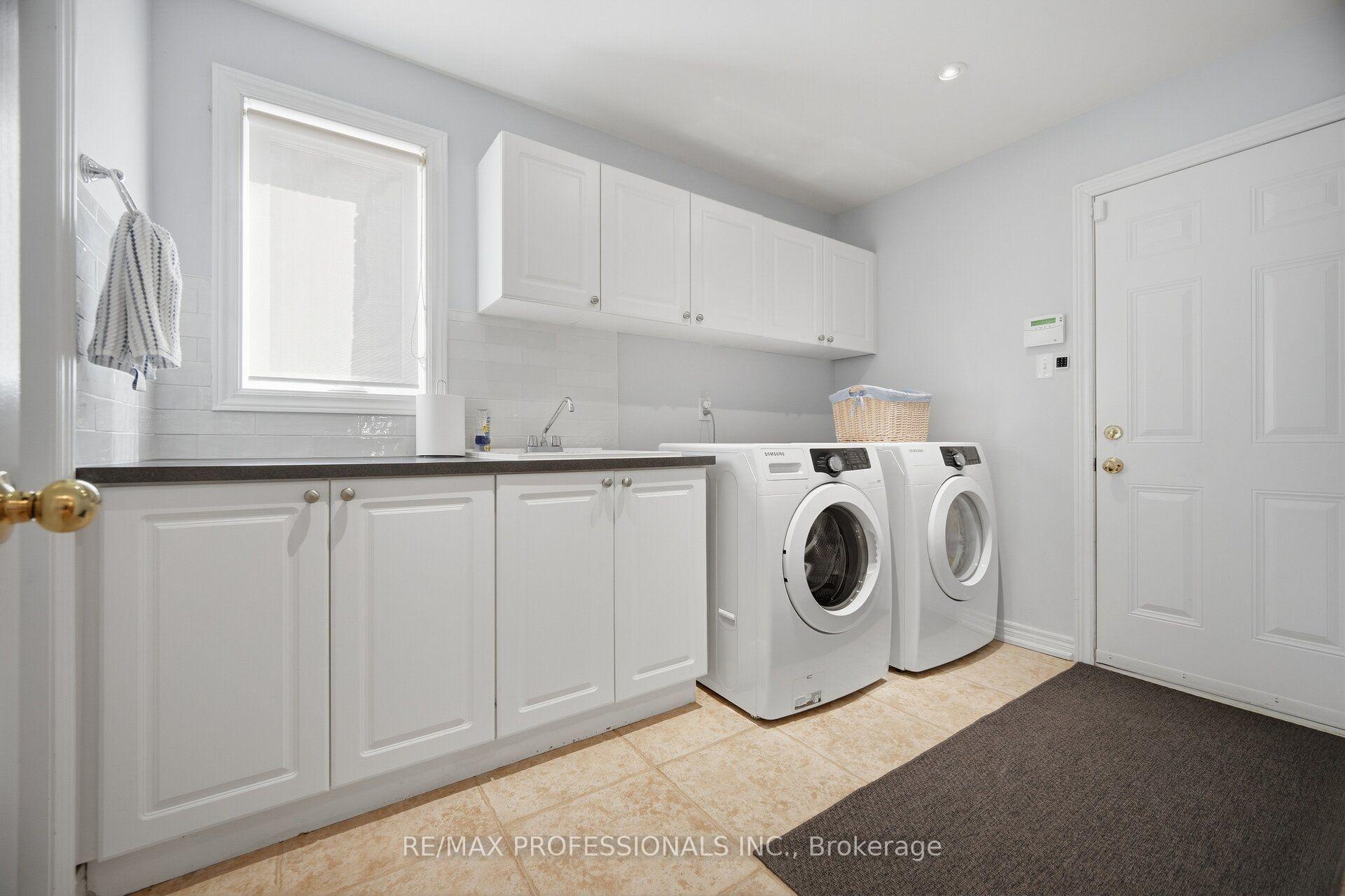 Photo 28 of 13 Dokkum Crescent, Brampton, Snelgrove — HOMEH