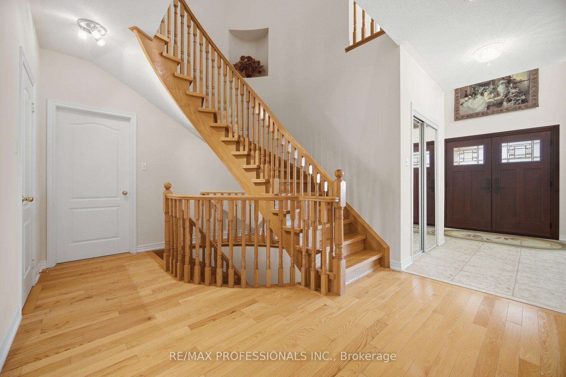 Photo 29 of 13 Dokkum Crescent, Brampton, Snelgrove — HOMEH